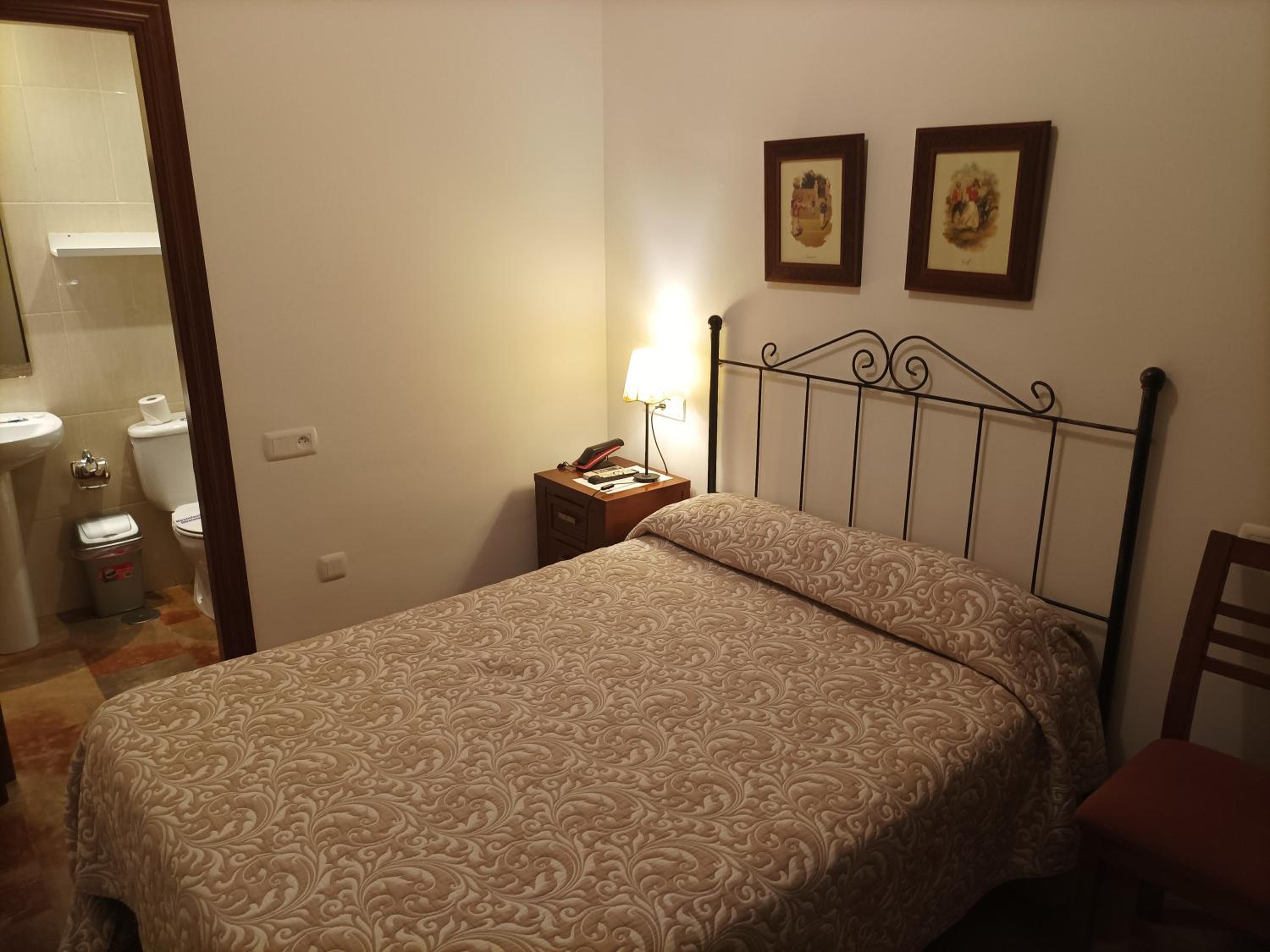 Double or Twin Room - Photo 3