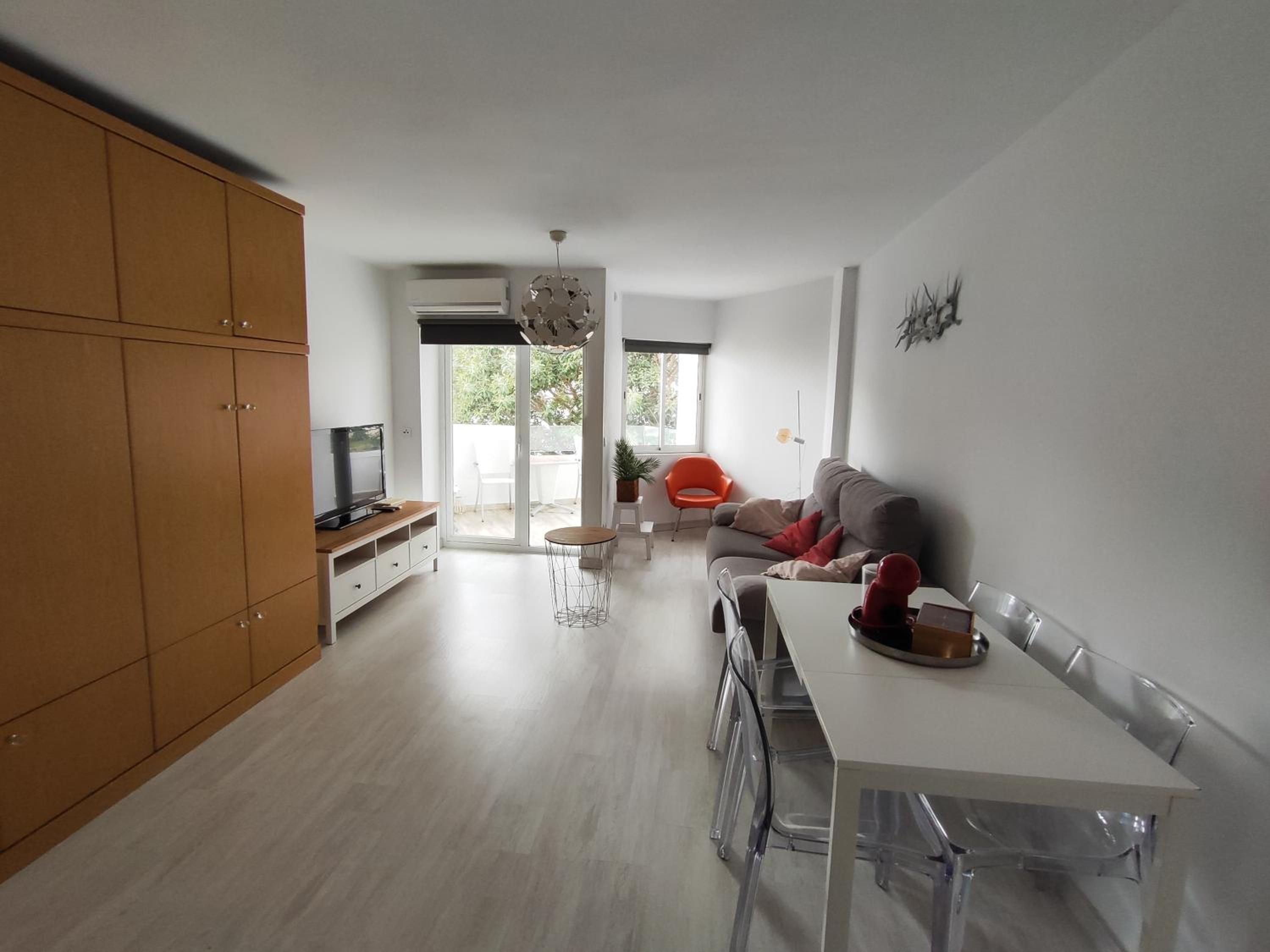 One-Bedroom Apartment photo 2