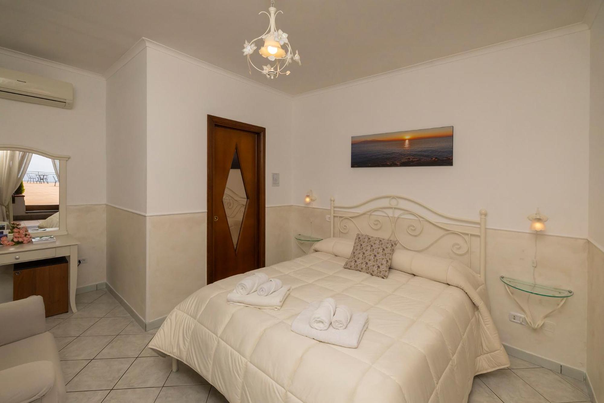 Double Room - Photo 21