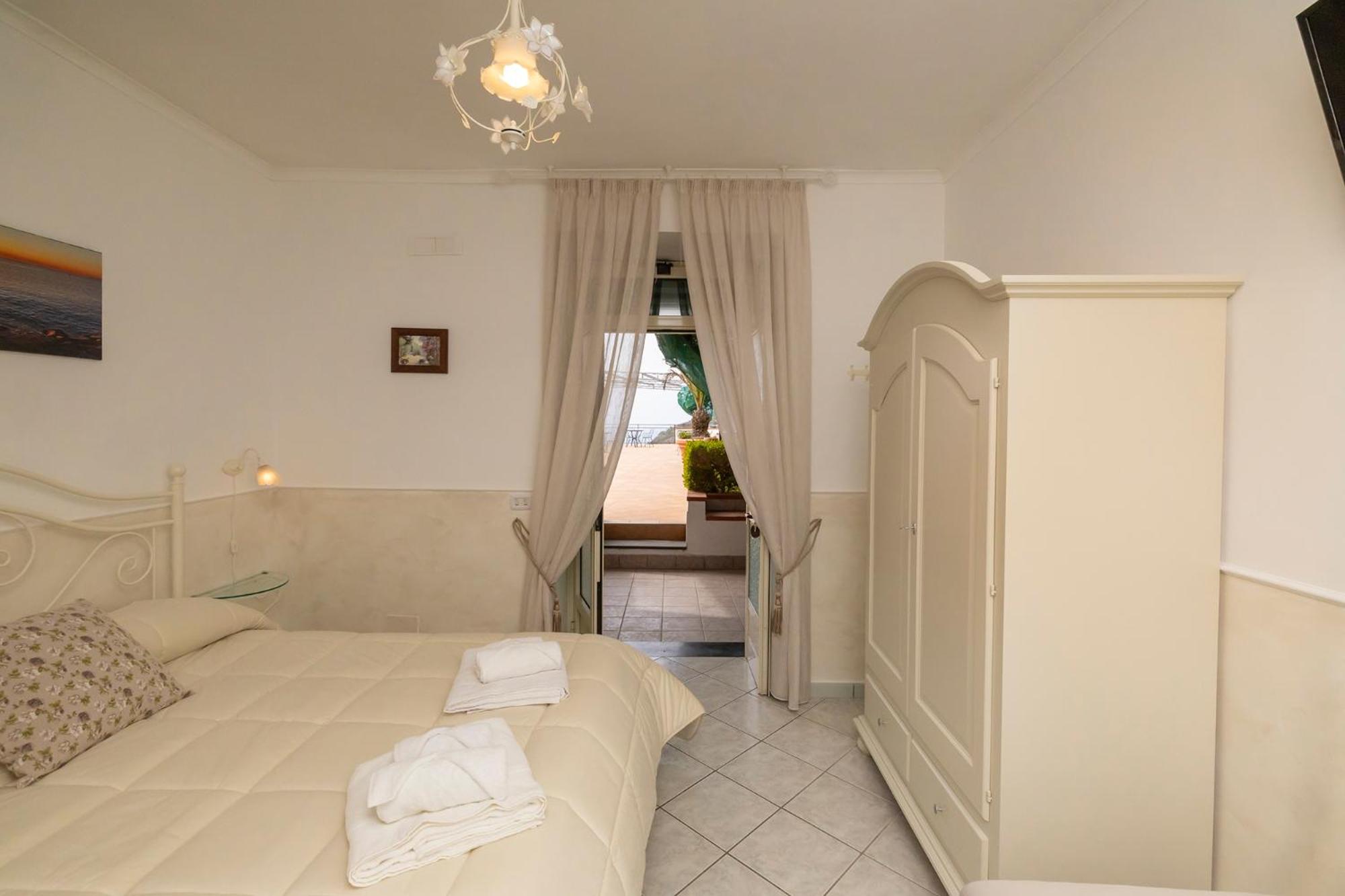 Double Room - Photo 22