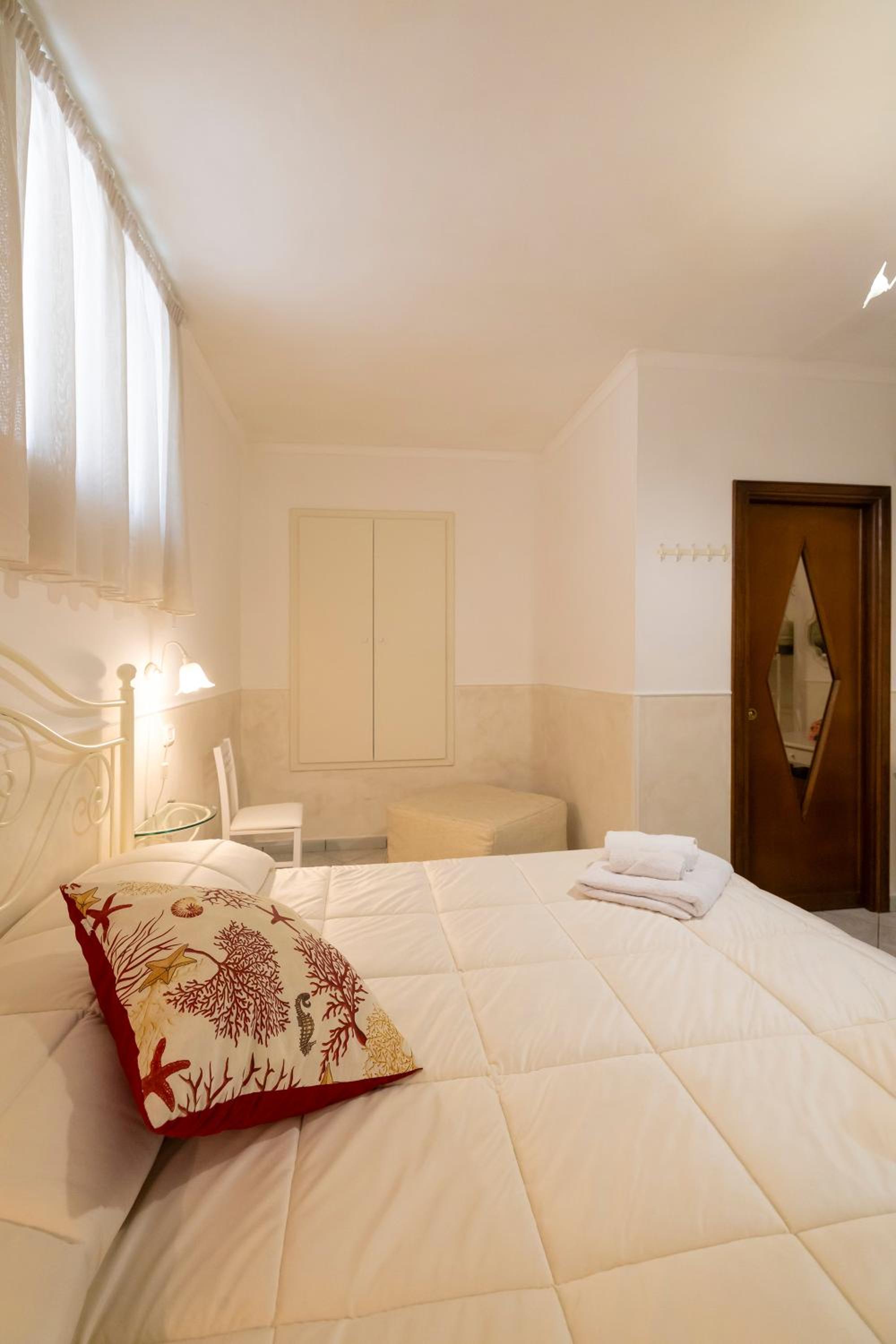 Family Room - Photo 16