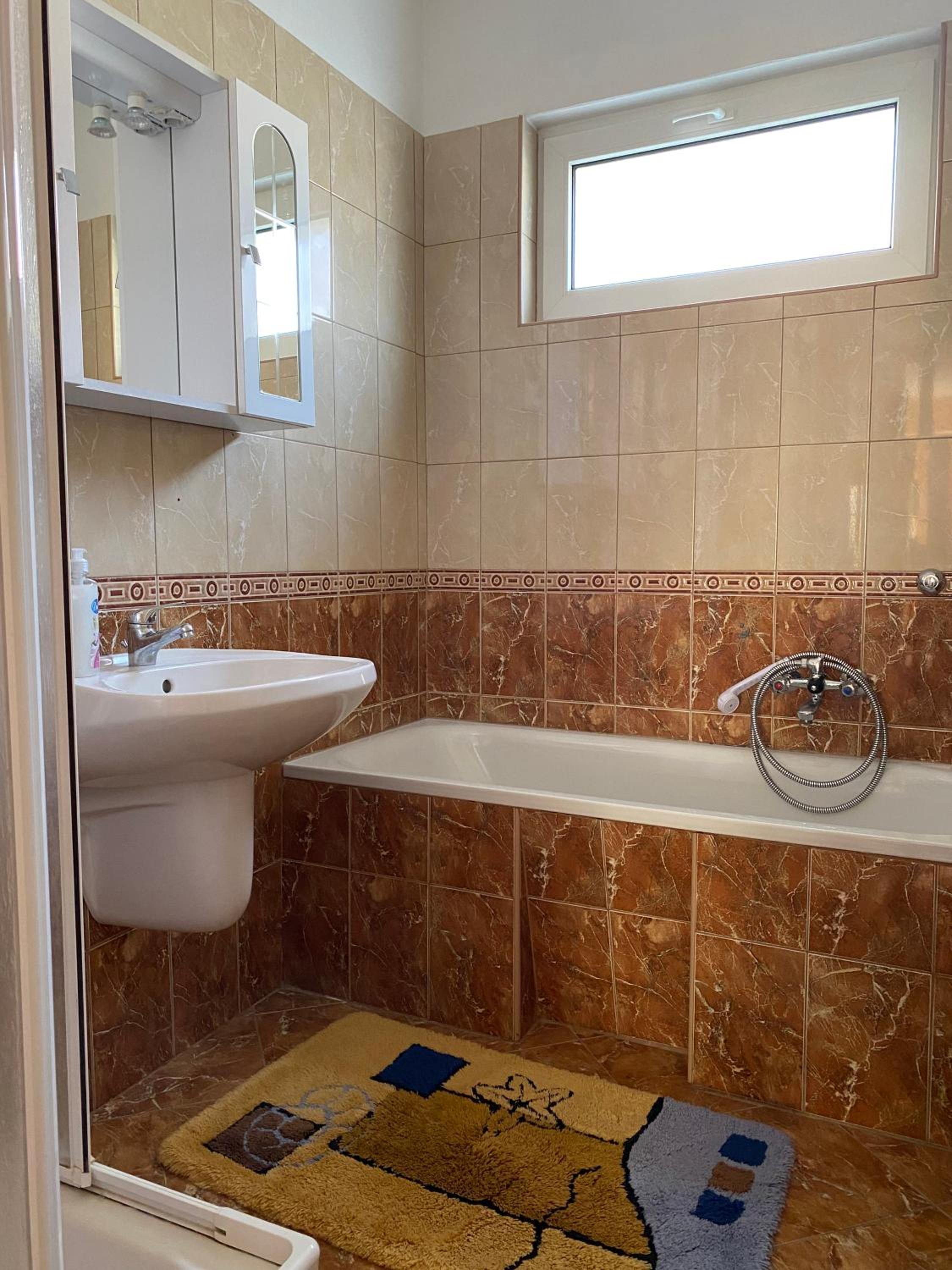 Twin Room with Private External Bathroom photo 3