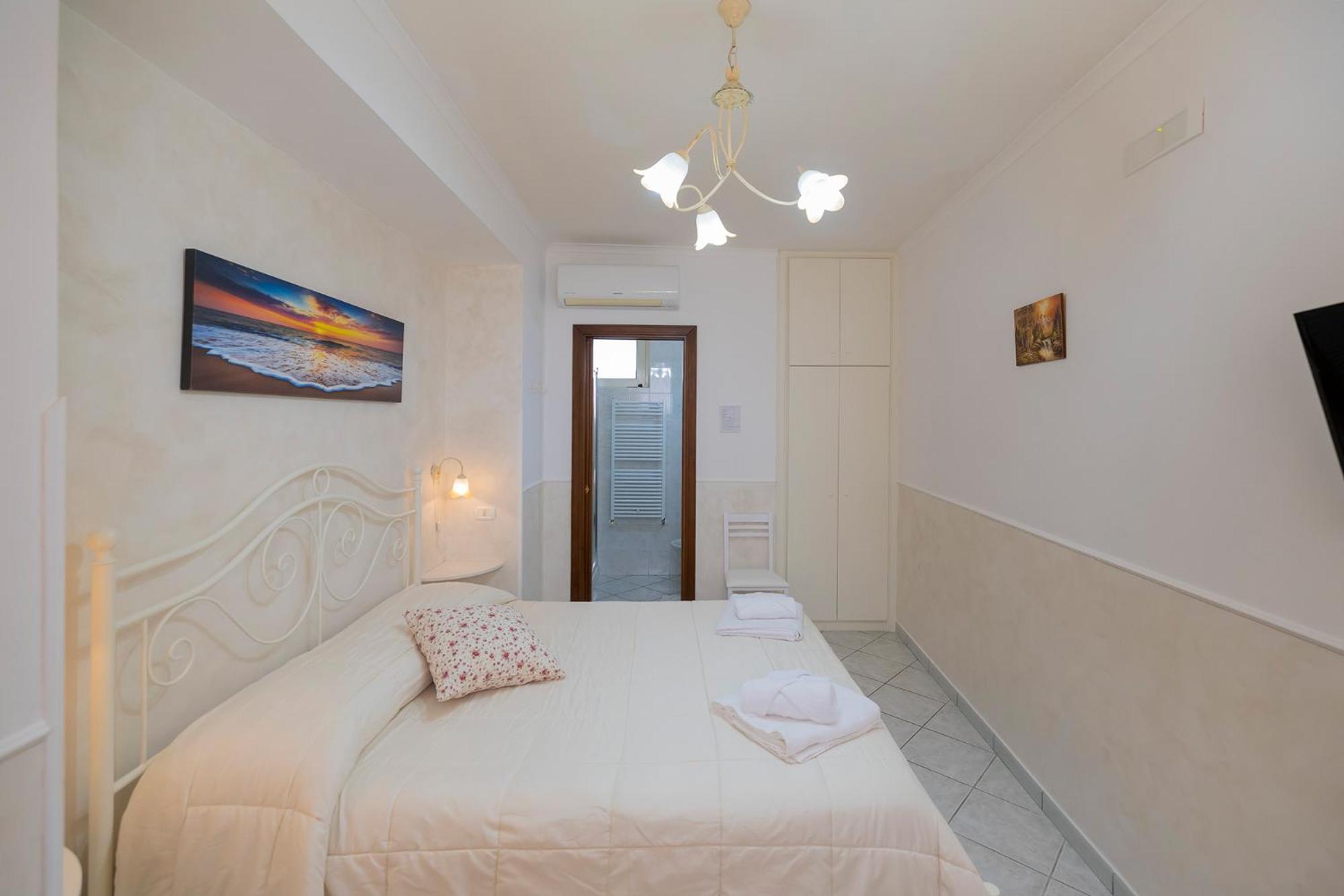 Double Room - Photo 26