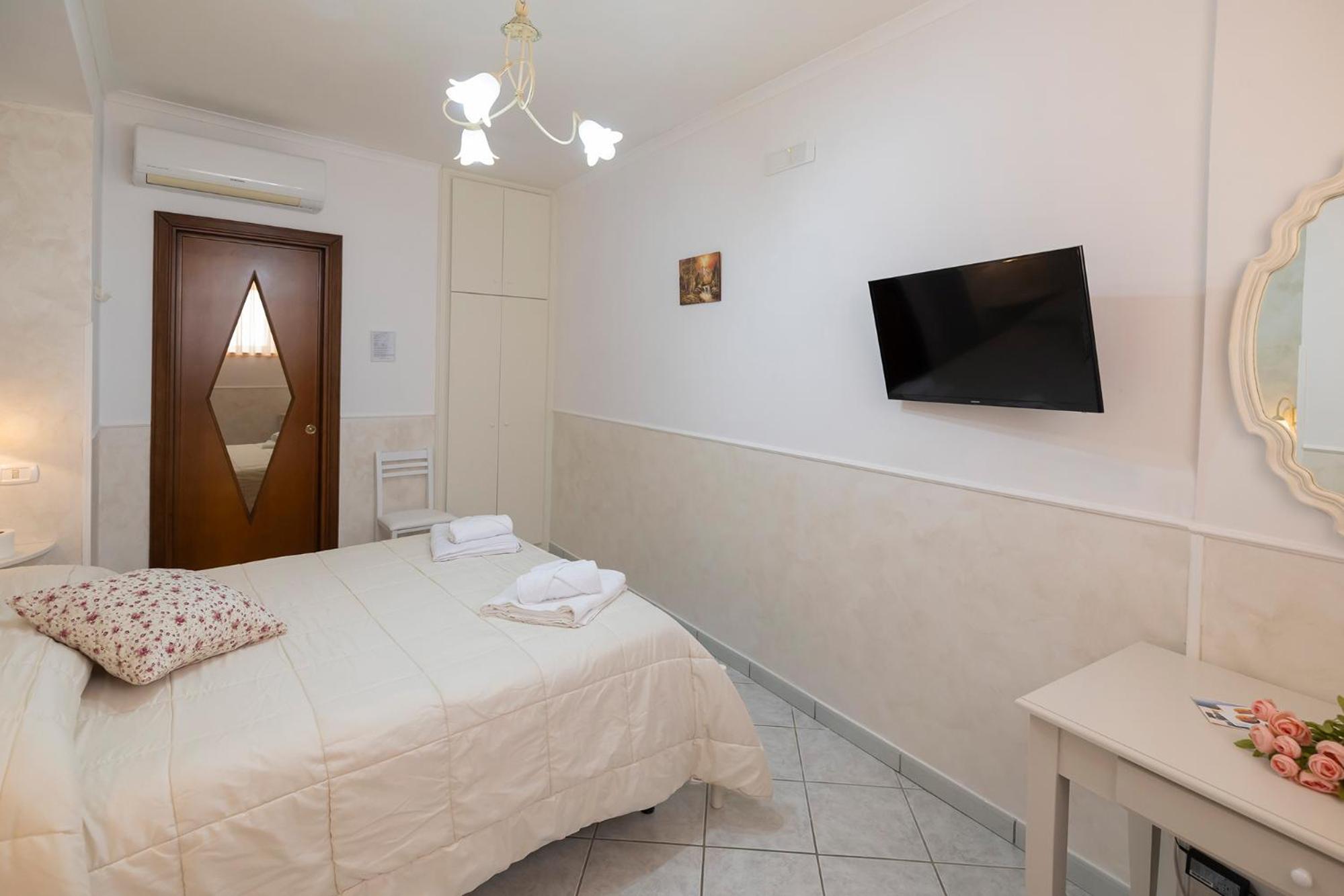 Double Room - Photo 27