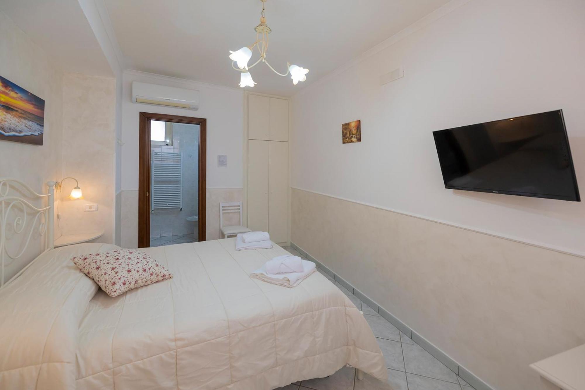Double Room - Photo 29