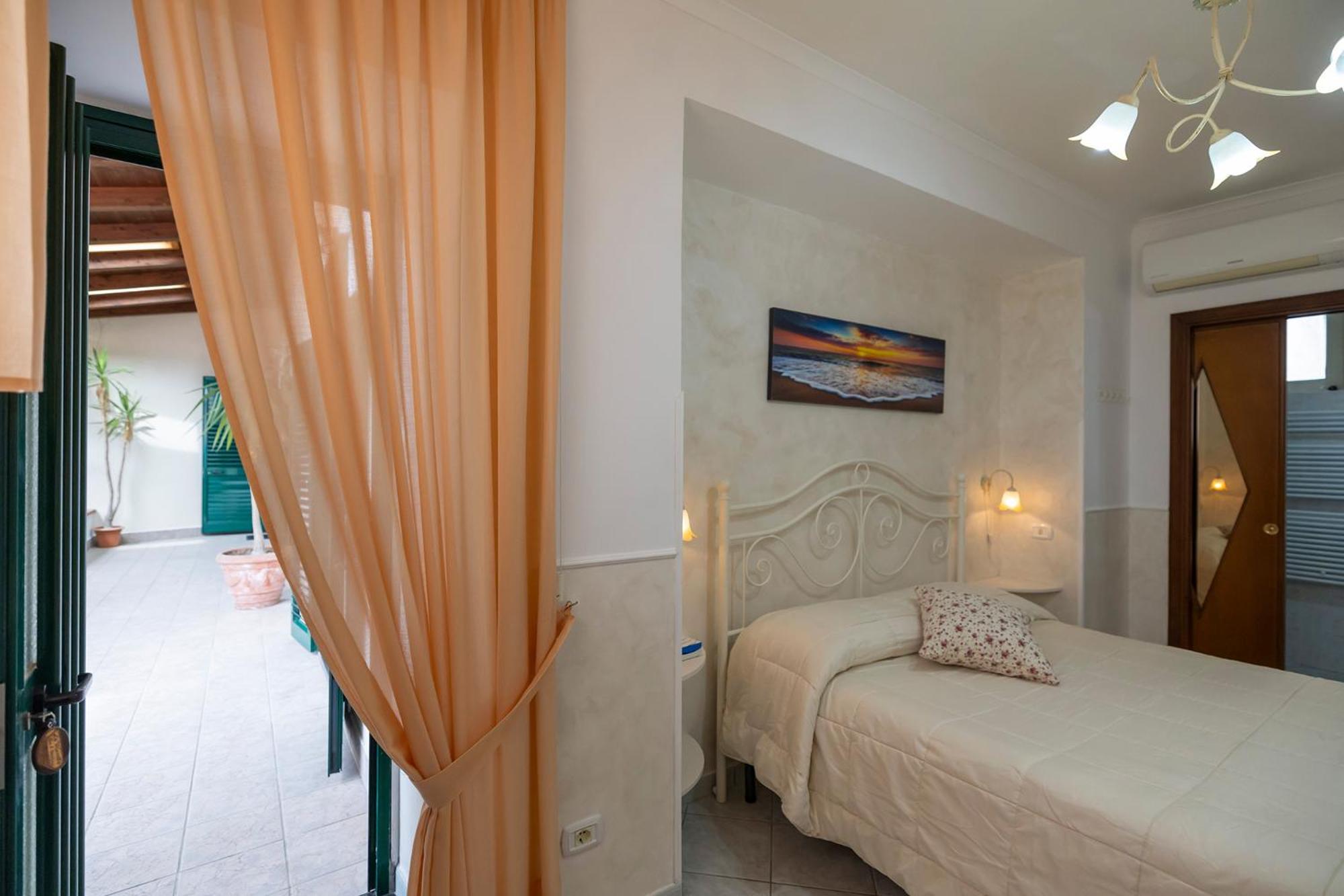 Double Room - Photo 28