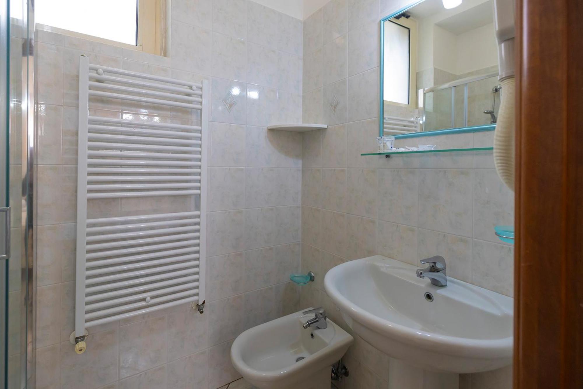 Double Room - Photo 32