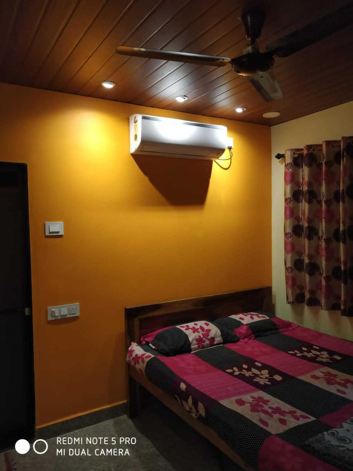Twin Room With Private Bathroom photo 2