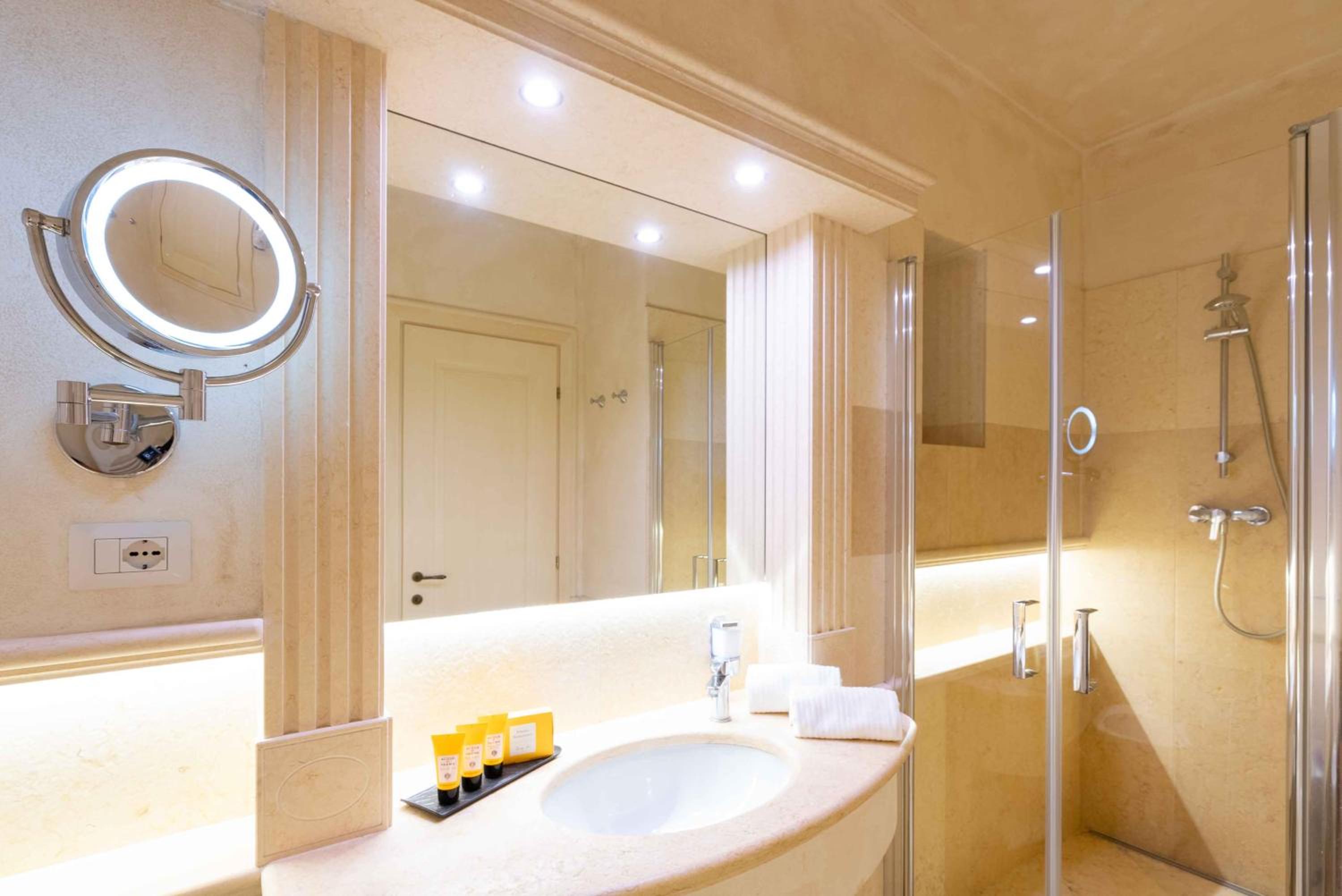 Classic Double Room - Photo 6