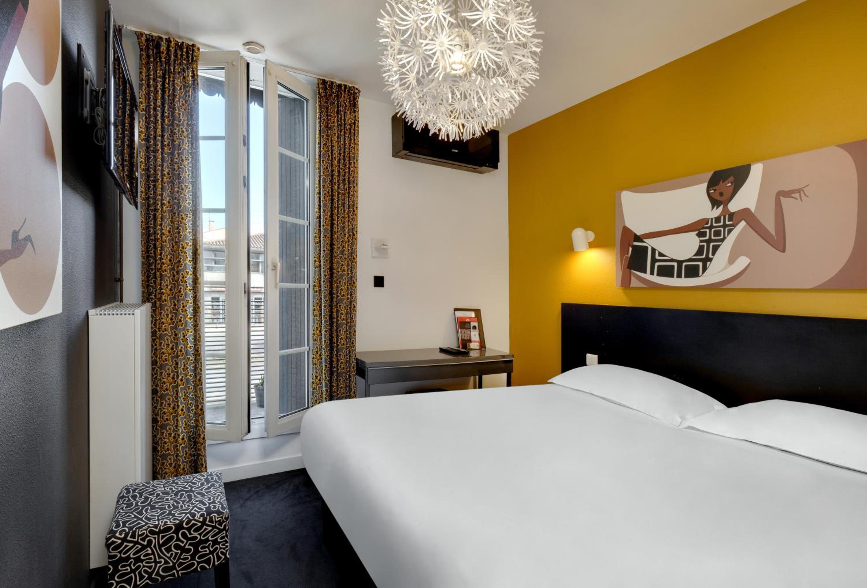 Standard Double Room - Photo 8