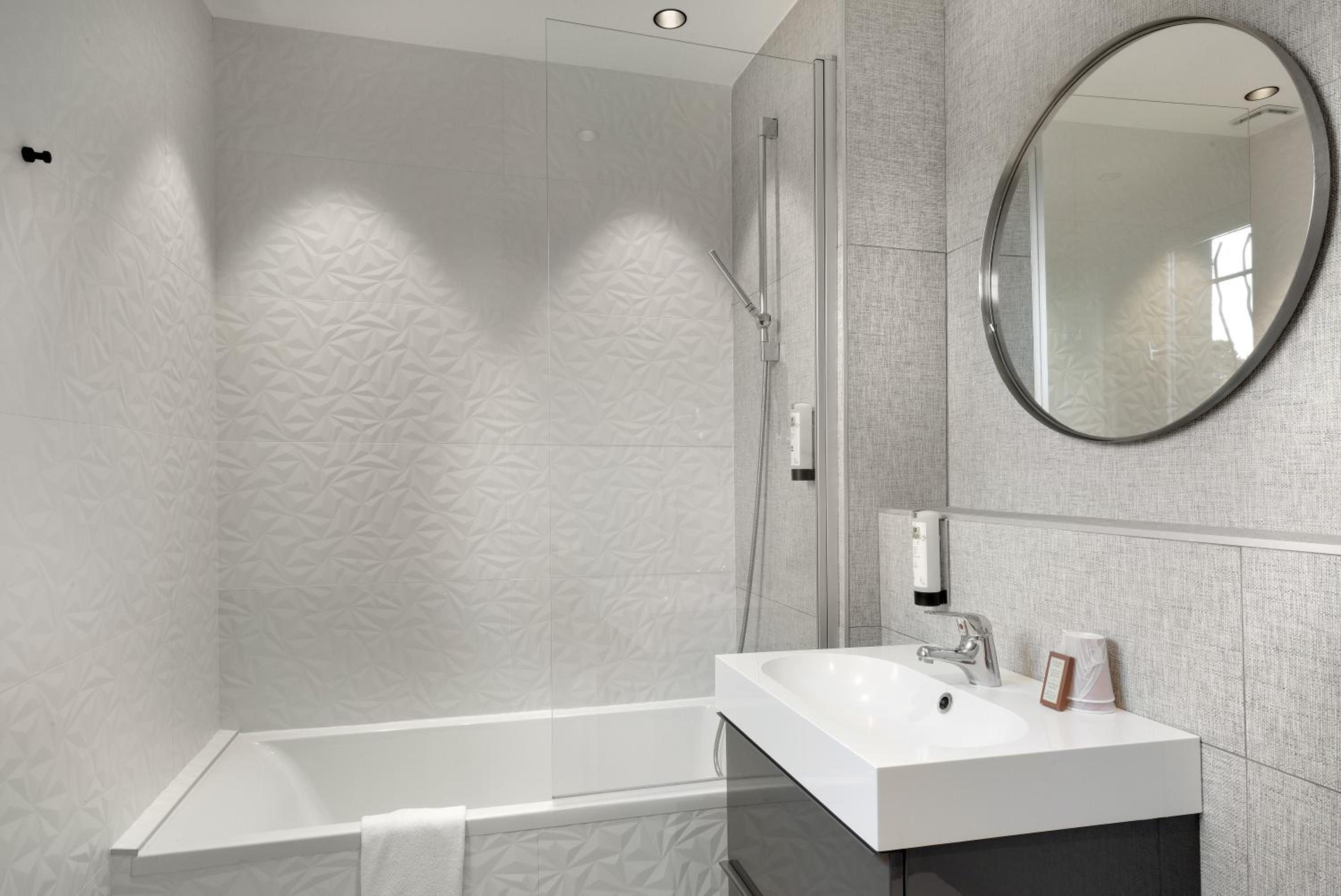 Suite - Photo 5