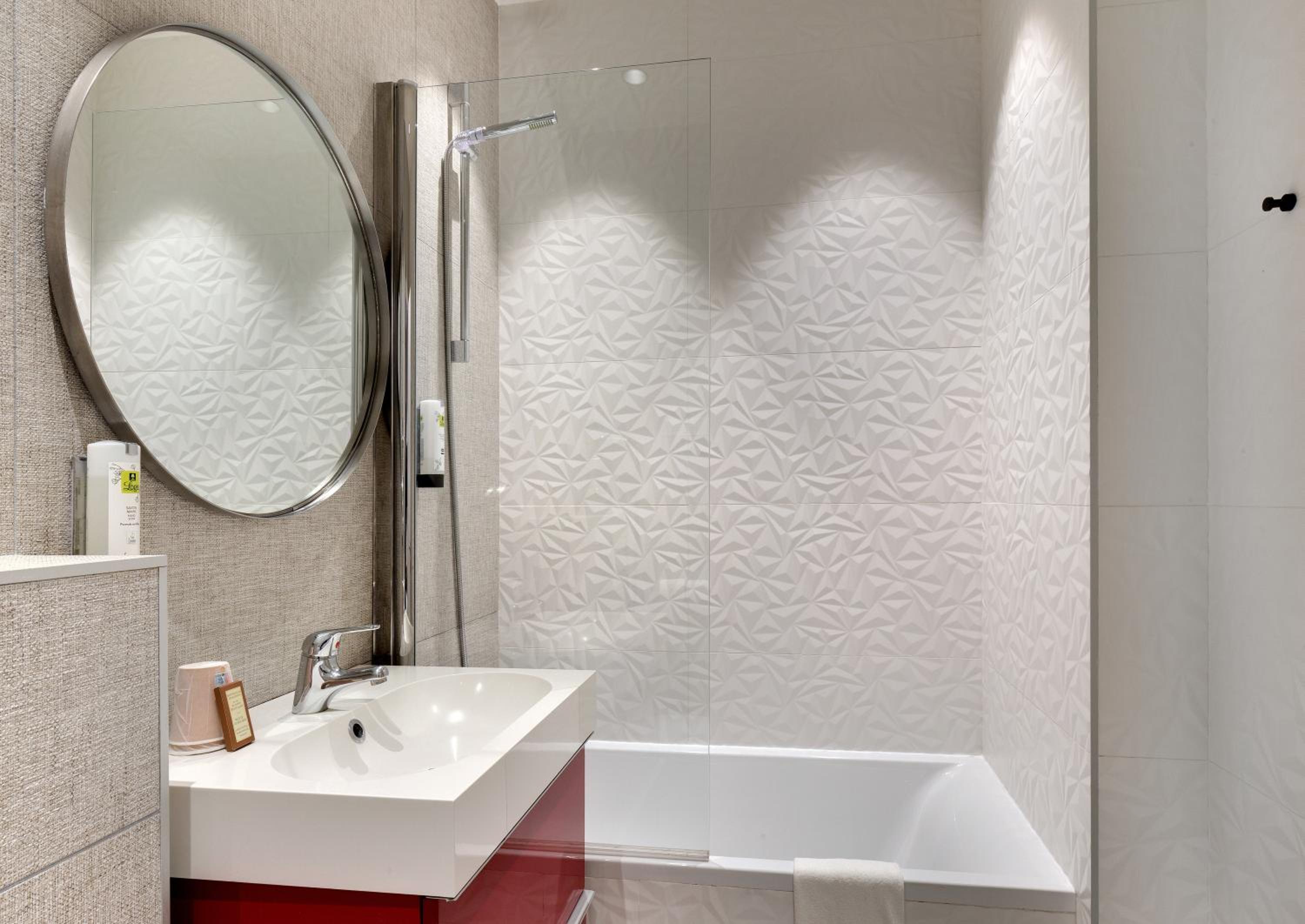 Suite - Photo 3