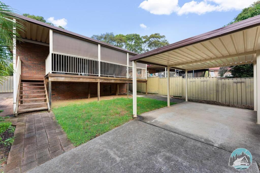 Three-Bedroom House photo 3