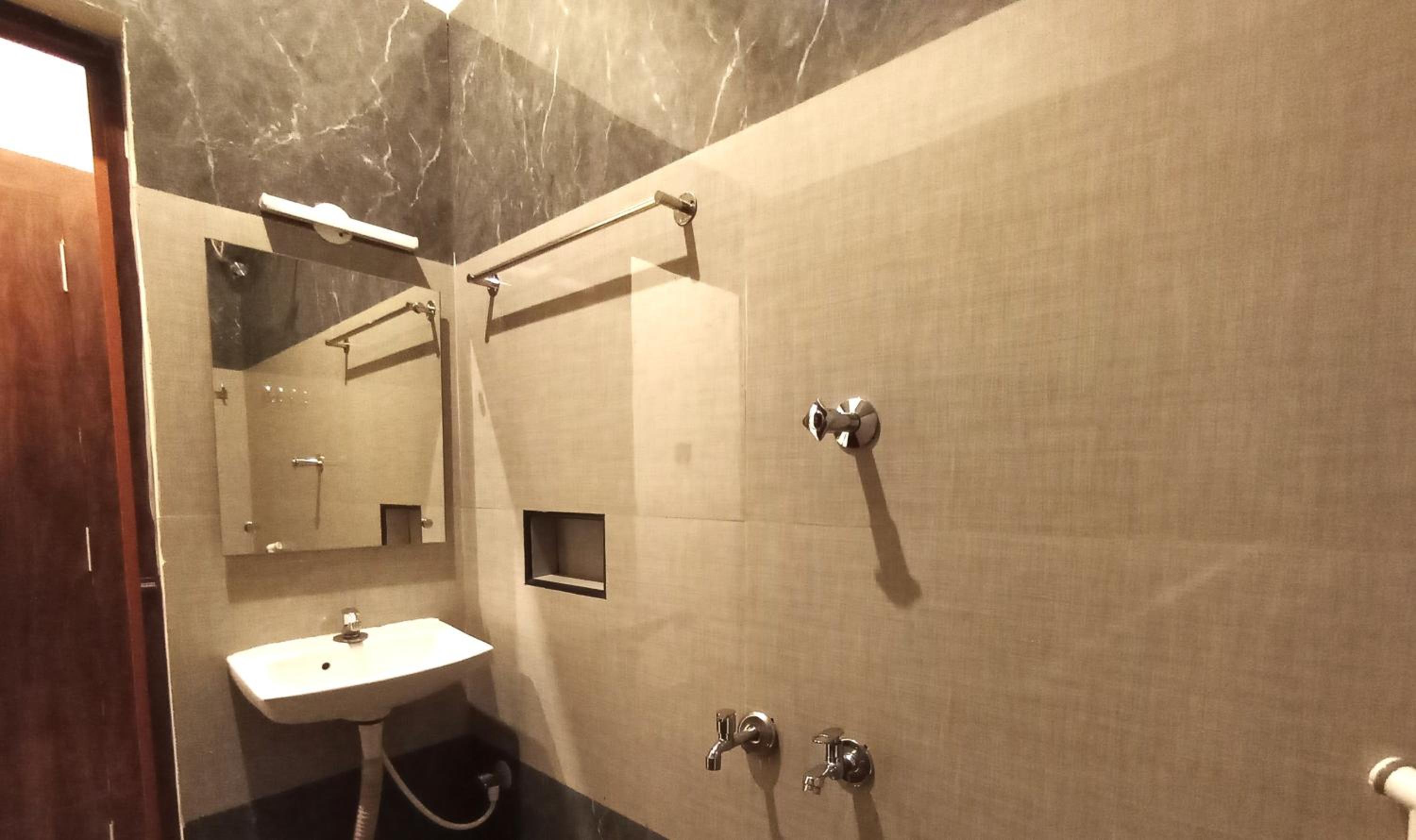 Deluxe Twin Room - Photo 6