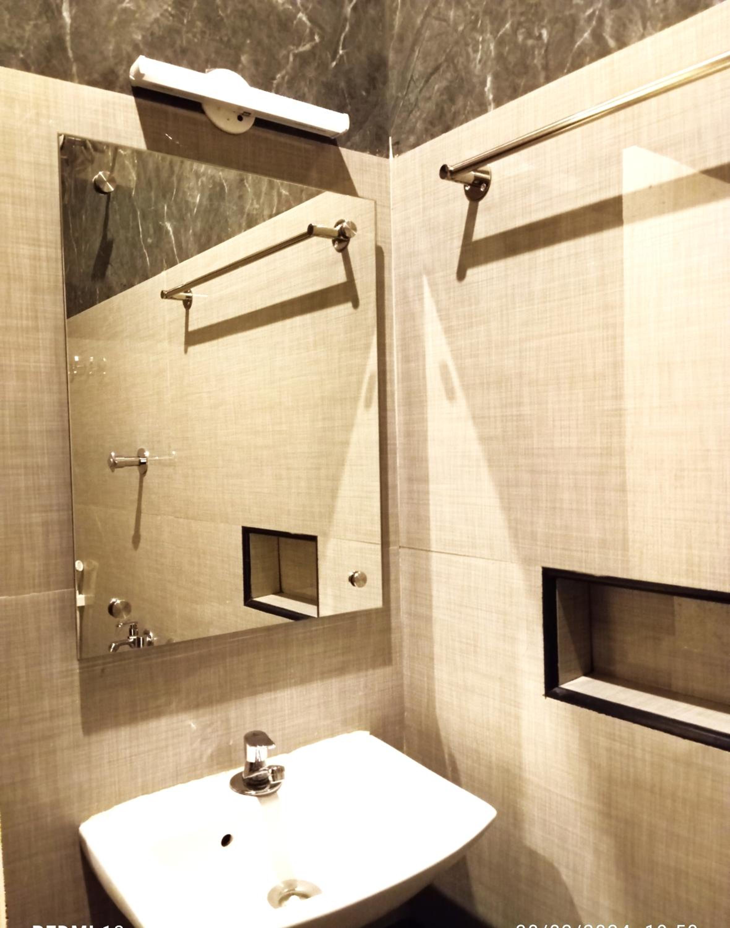 Deluxe Twin Room - Photo 9