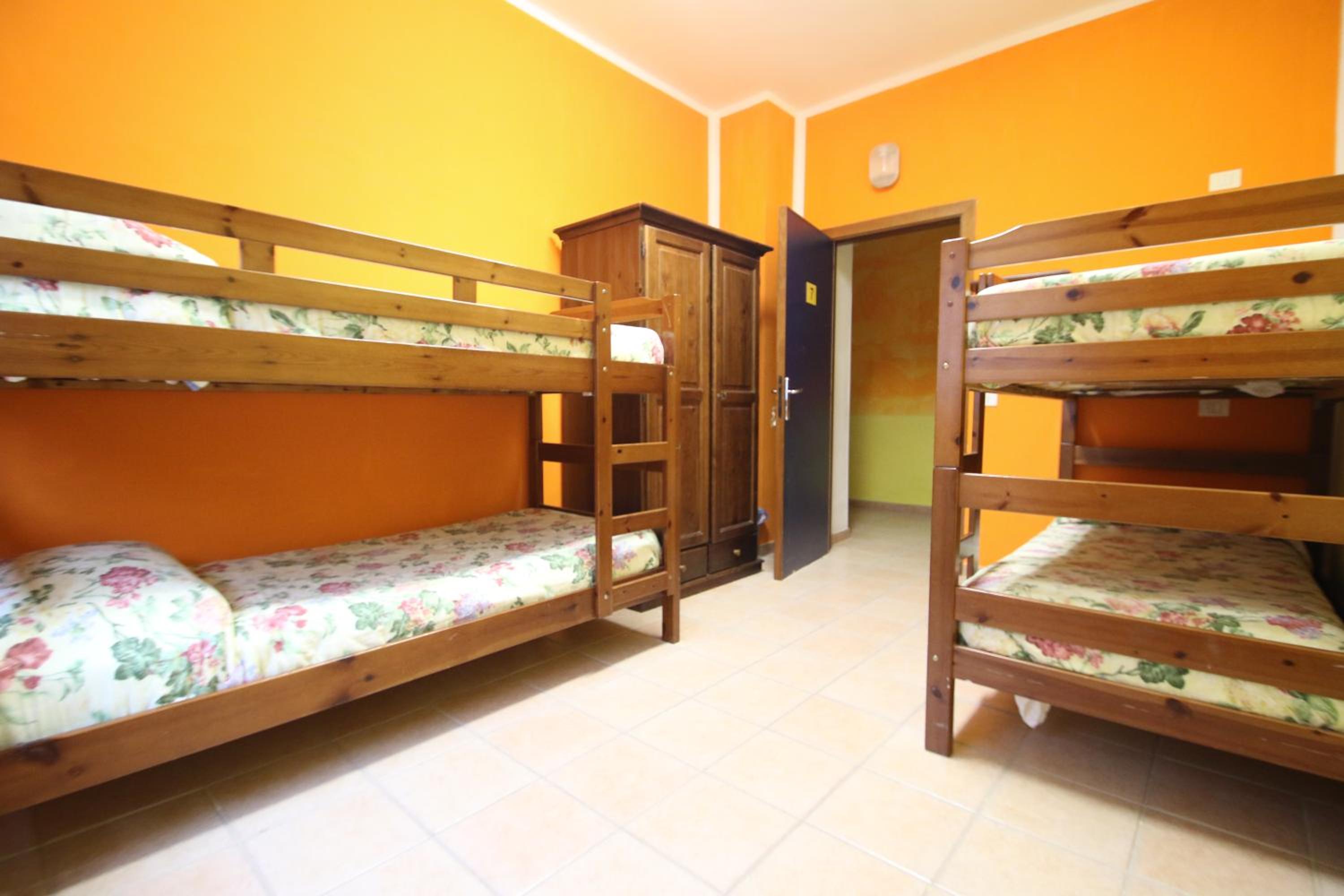 Quadruple Room with Shared Bathroom photo 3