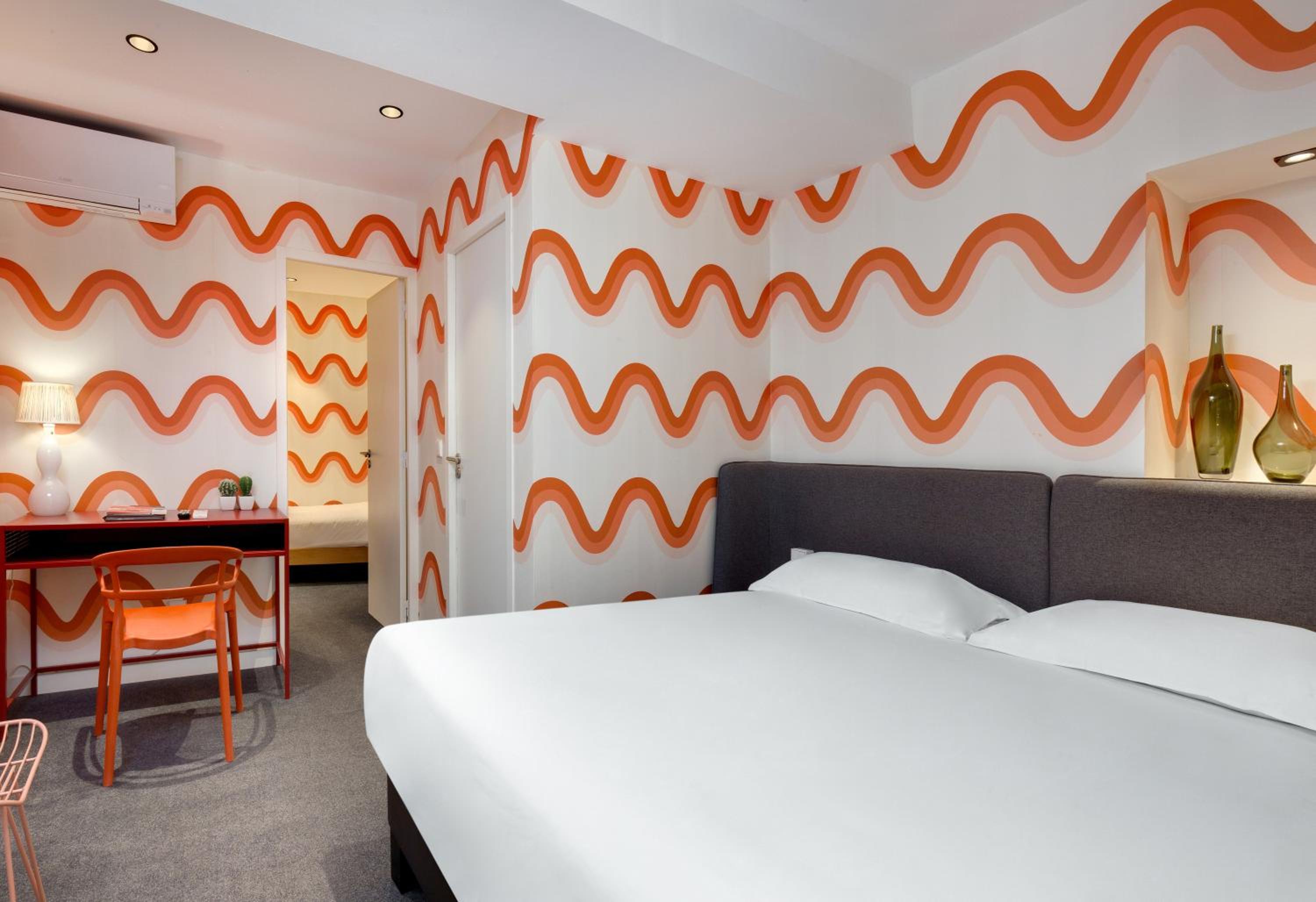 Suite - Photo 1