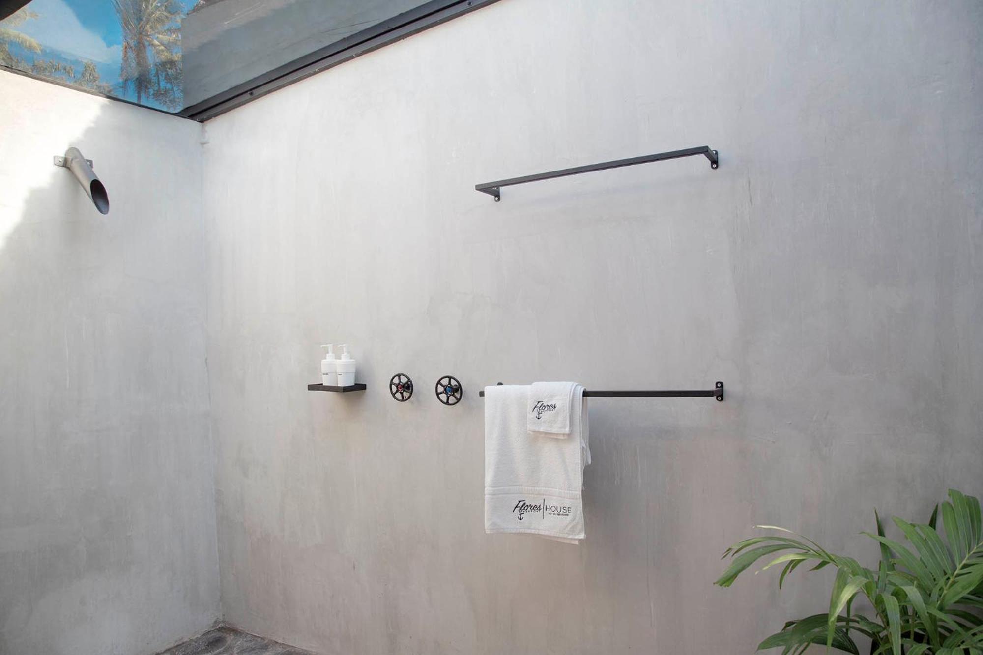 Double Room with Private External Bathroom - Photo 21