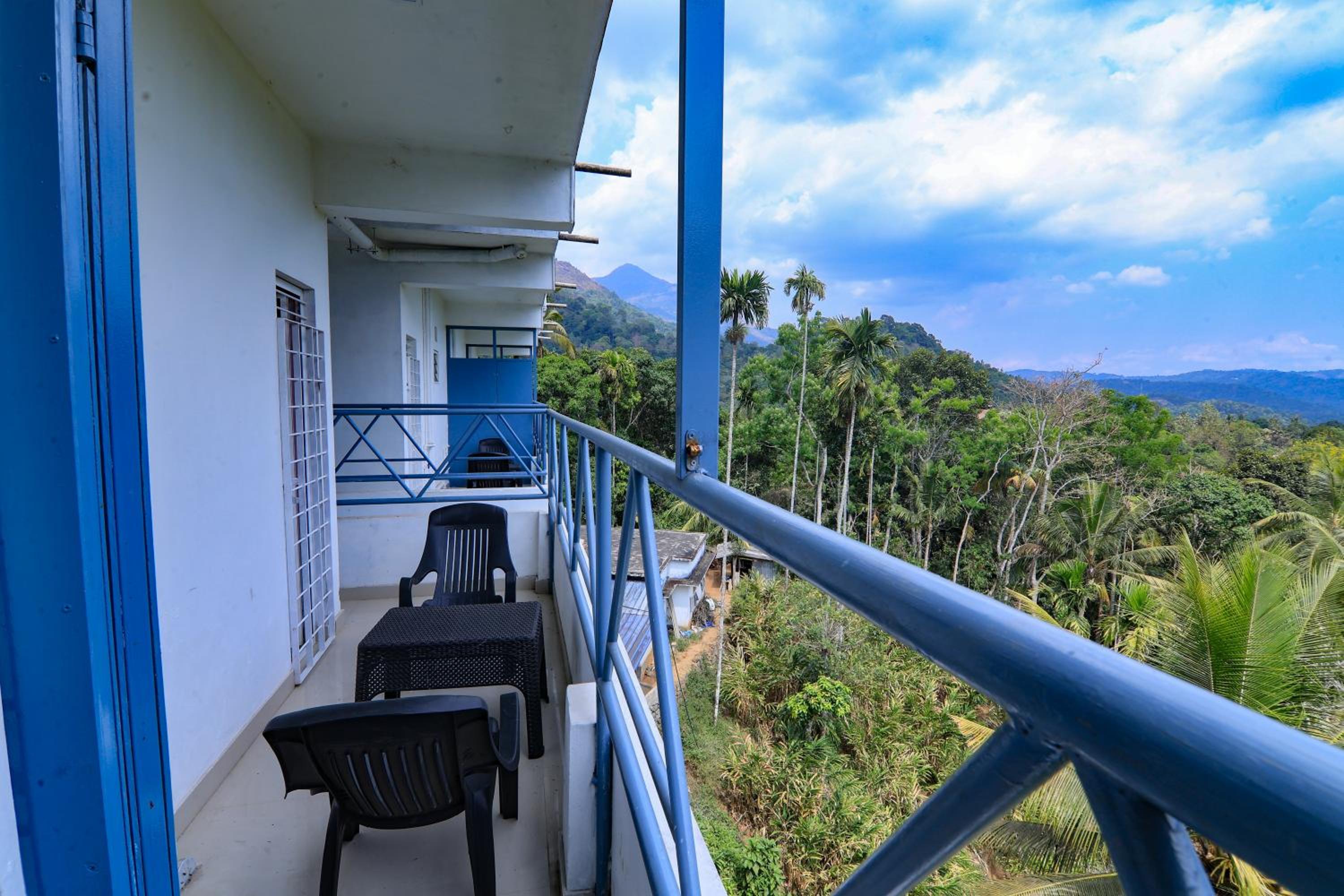 Twin Room With Balcony photo 3