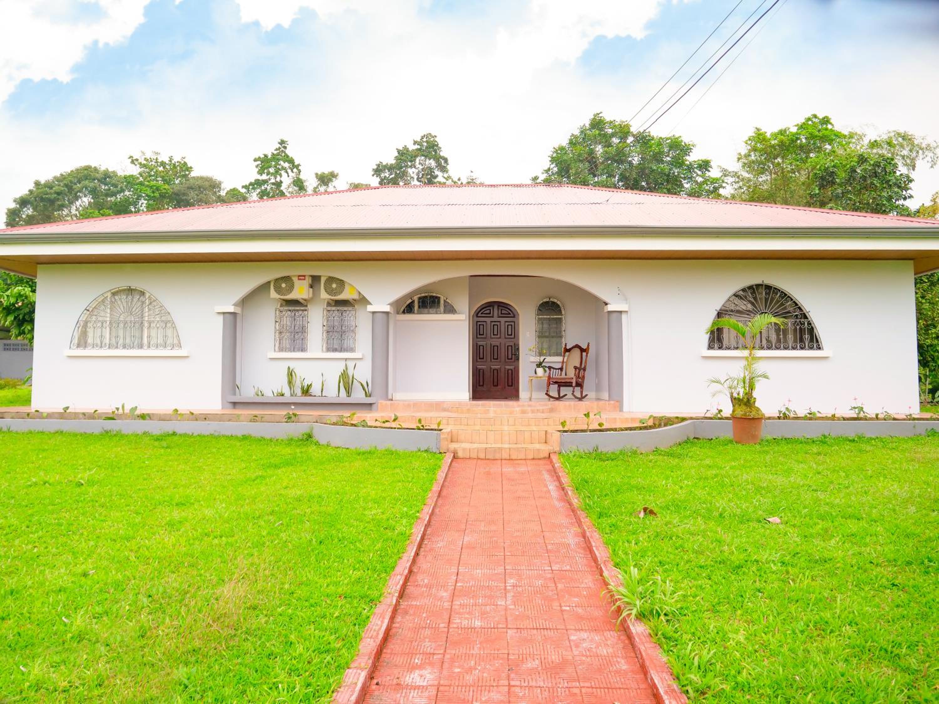 Four-Bedroom House photo 2