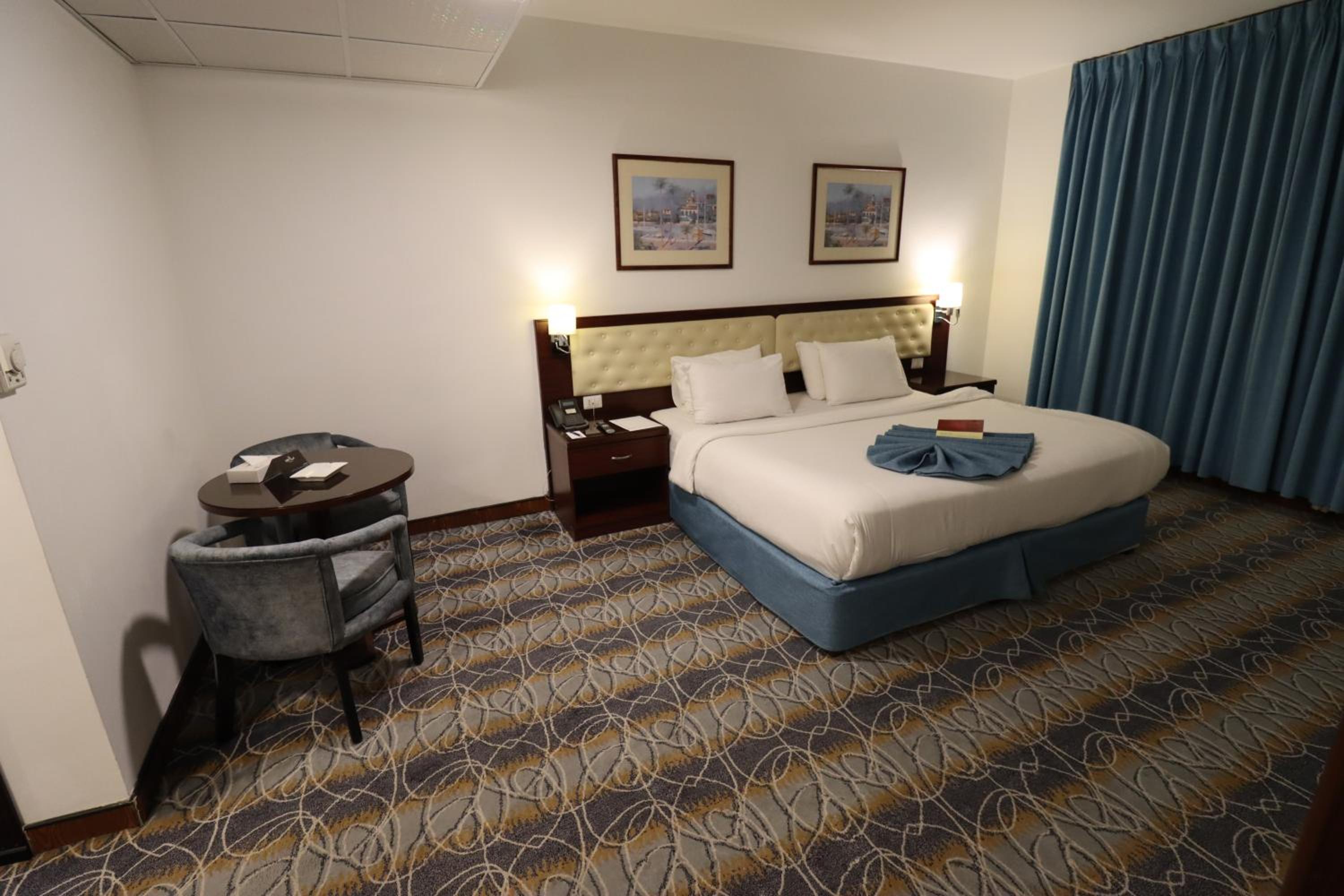 Standard King Room - Photo 7