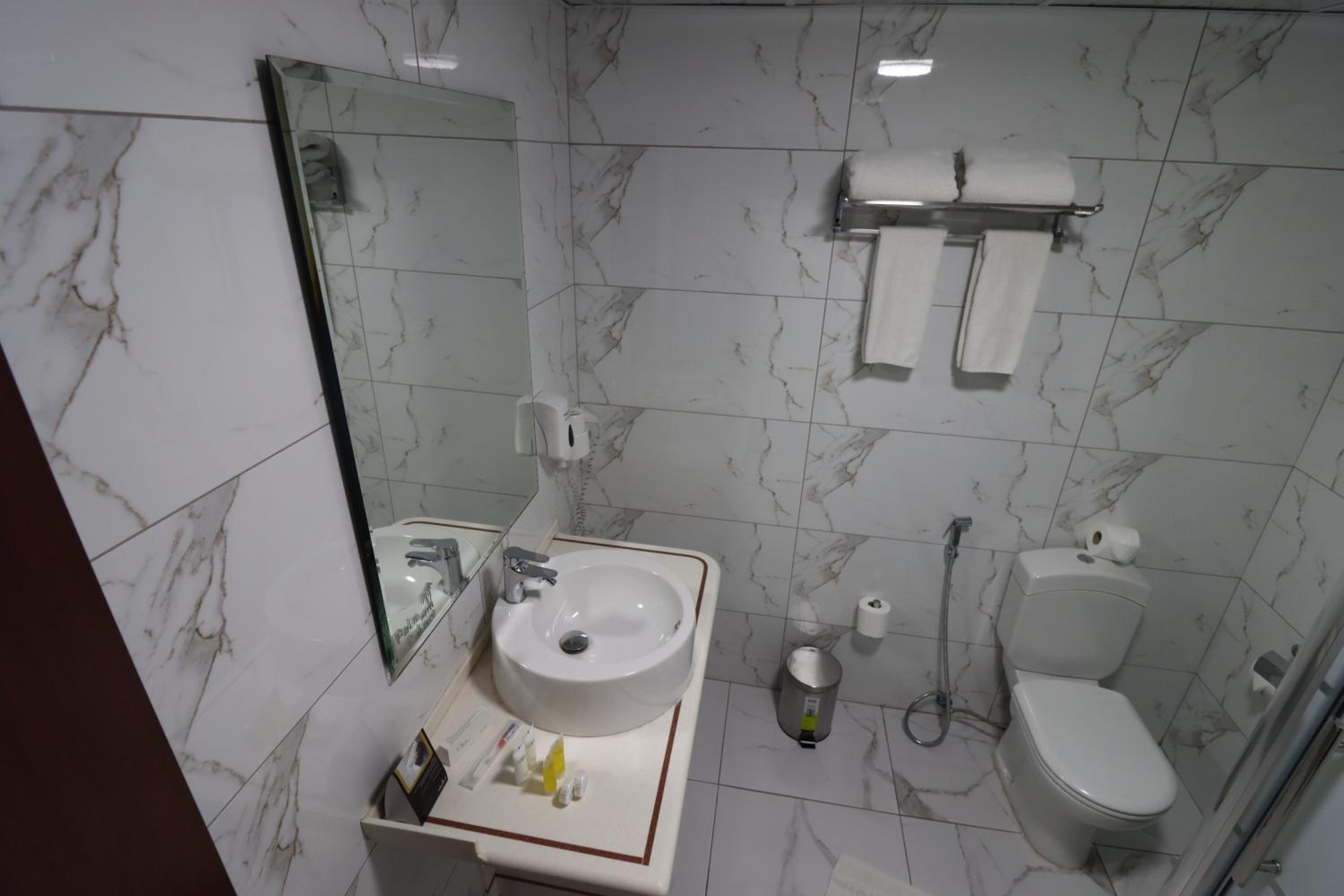Twin Room - Photo 6