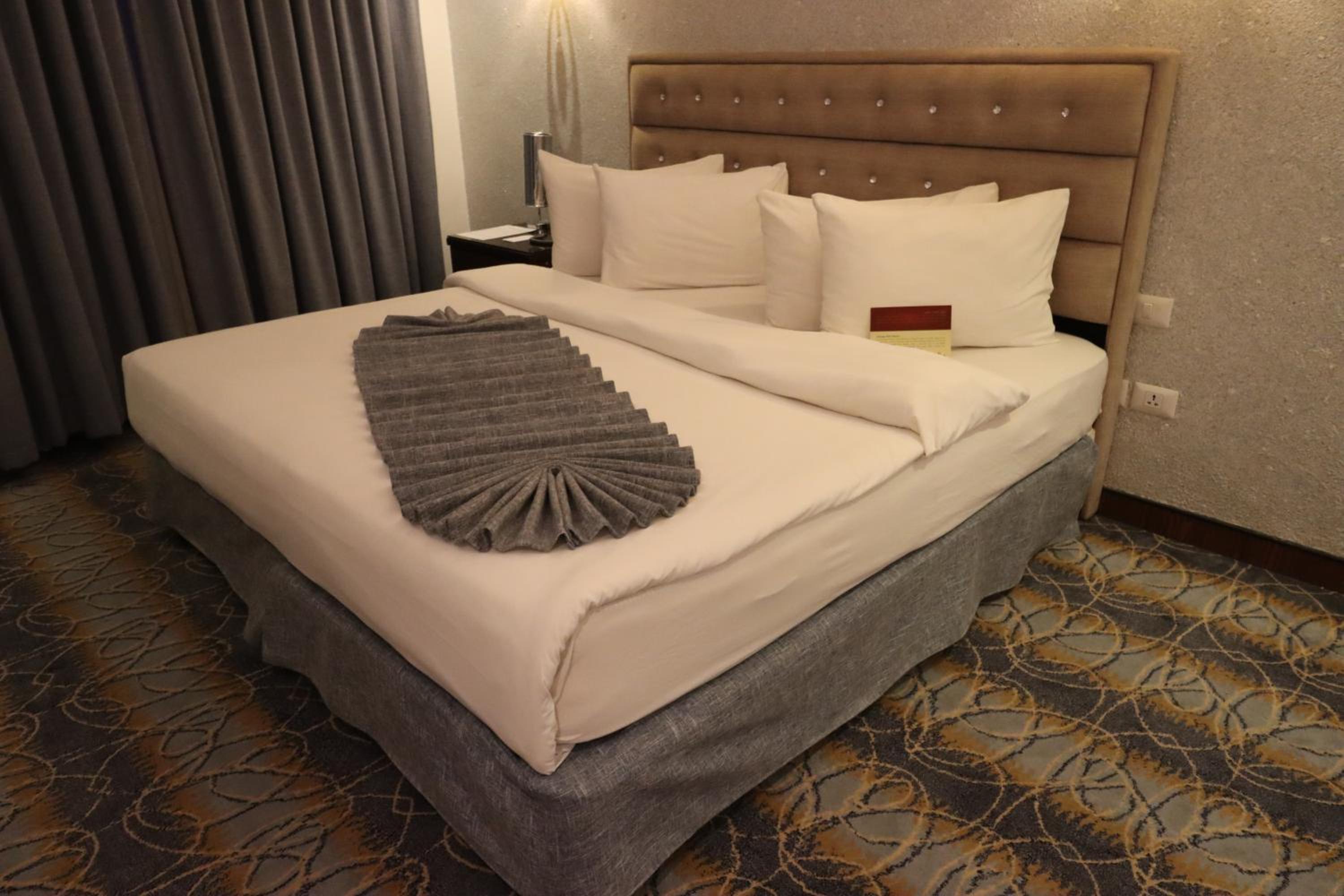 Standard King Room - Photo 3