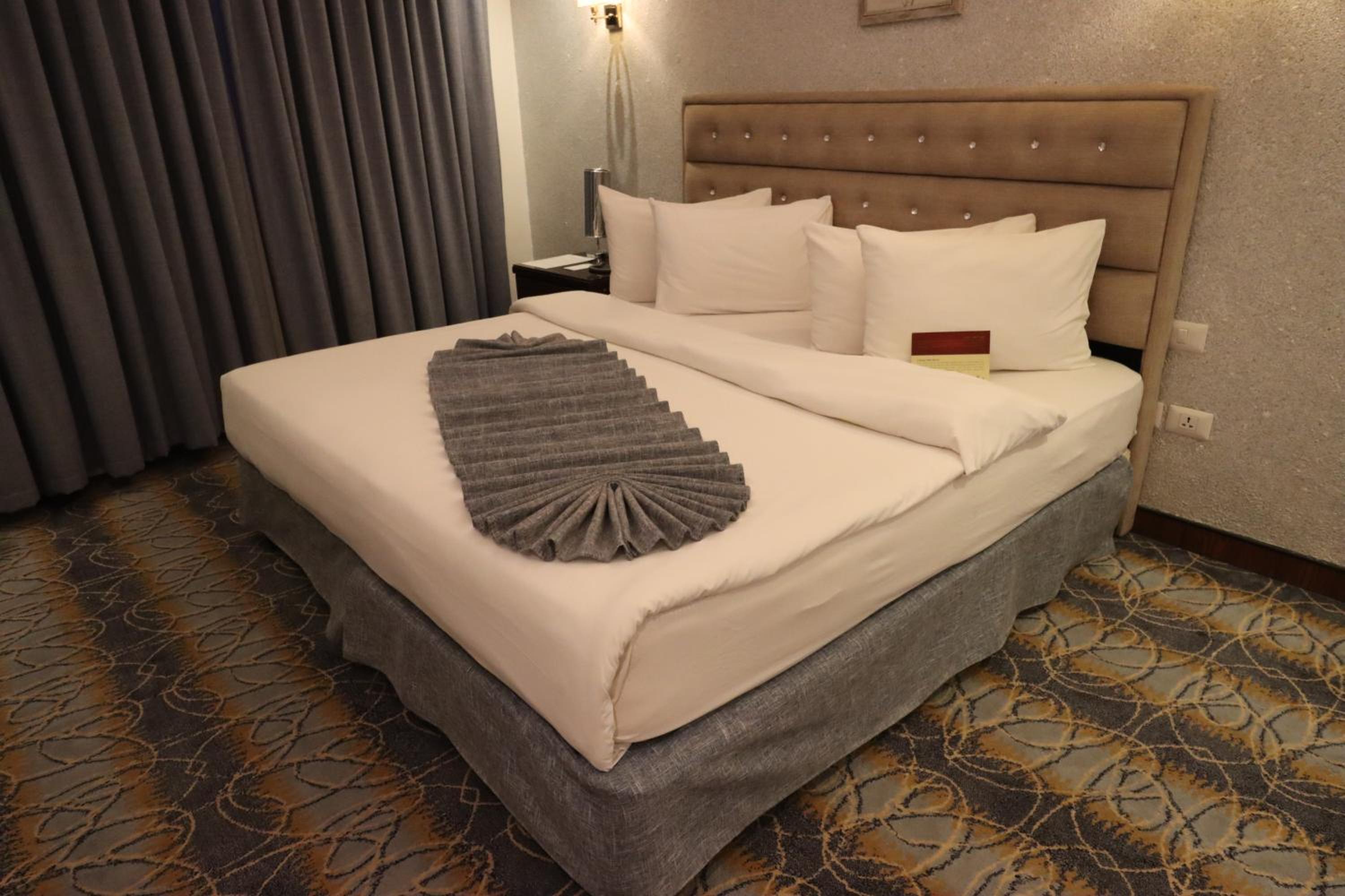 Standard King Room - Photo 2