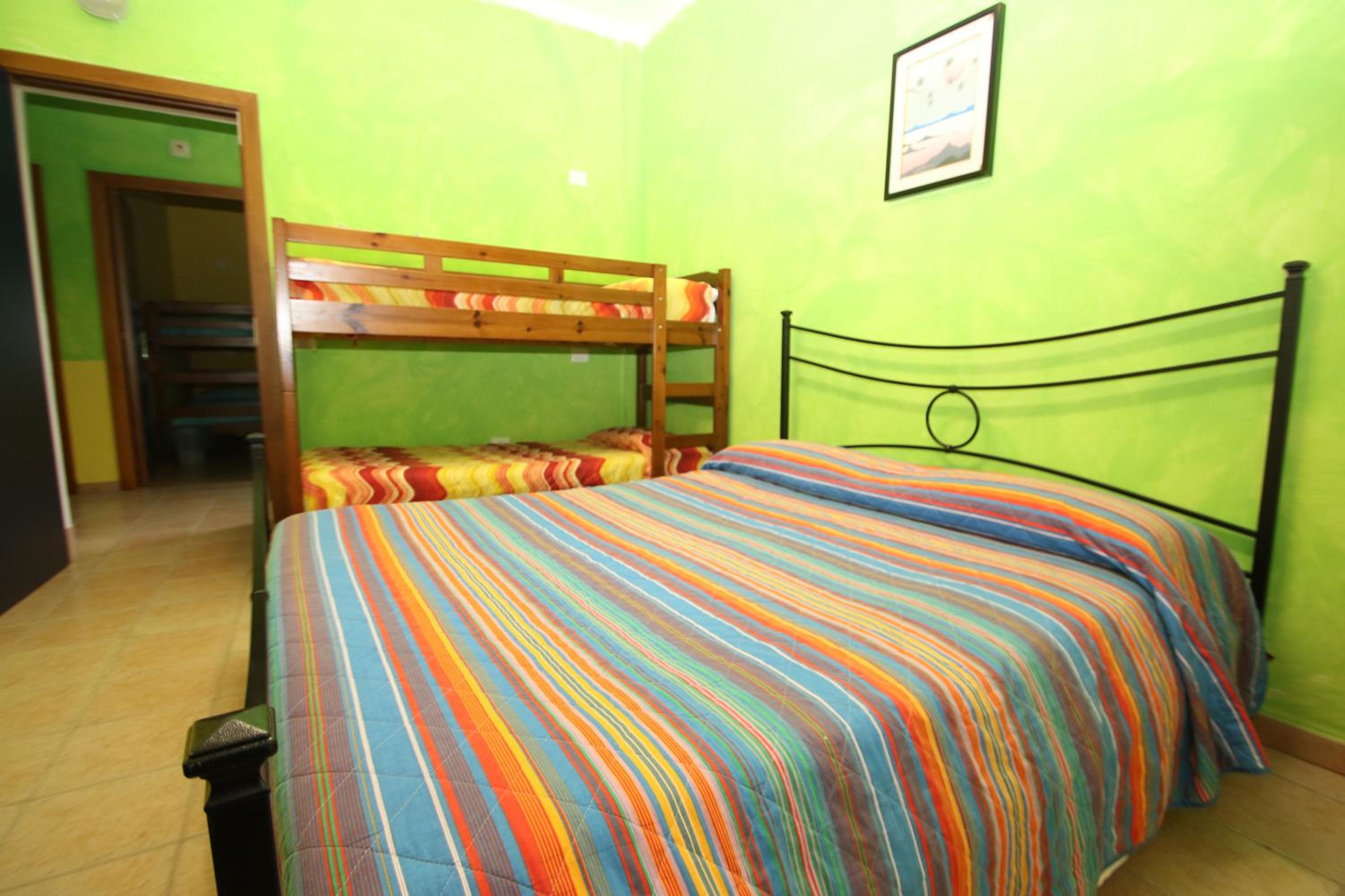 Quadruple Room with Shared Bathroom photo 3