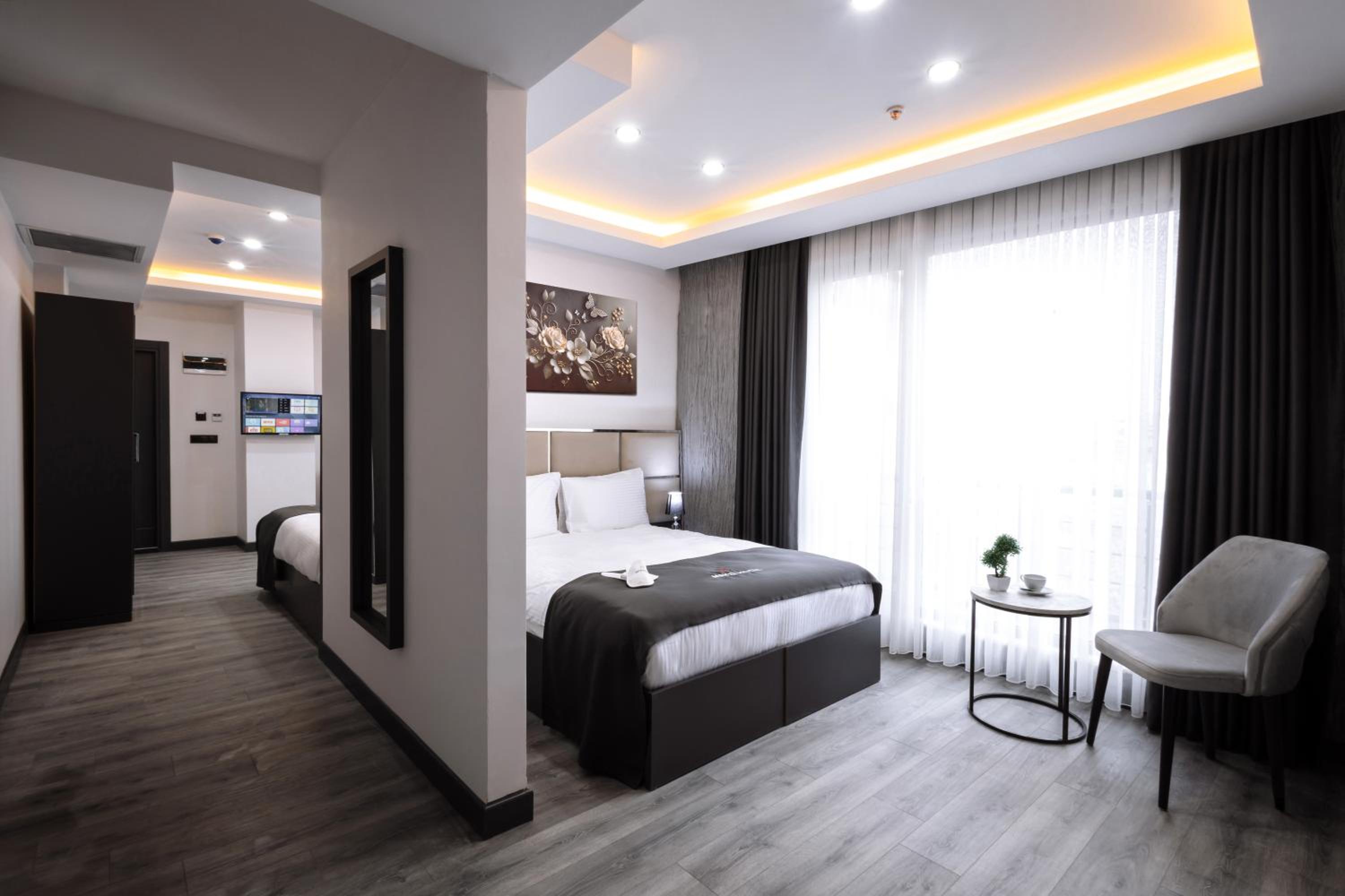 Deluxe Family Room photo 2