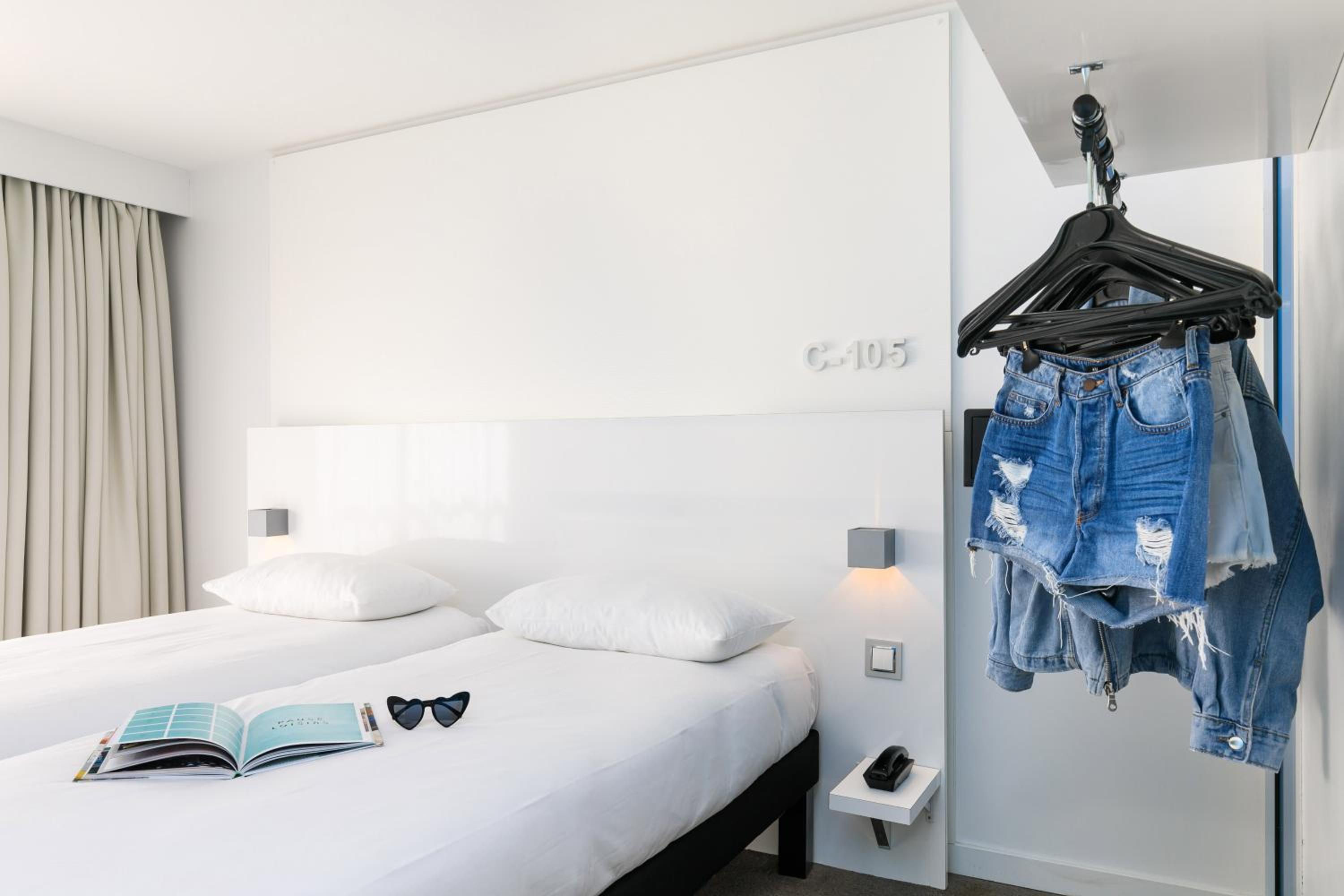 Standard Twin Room - Photo 3