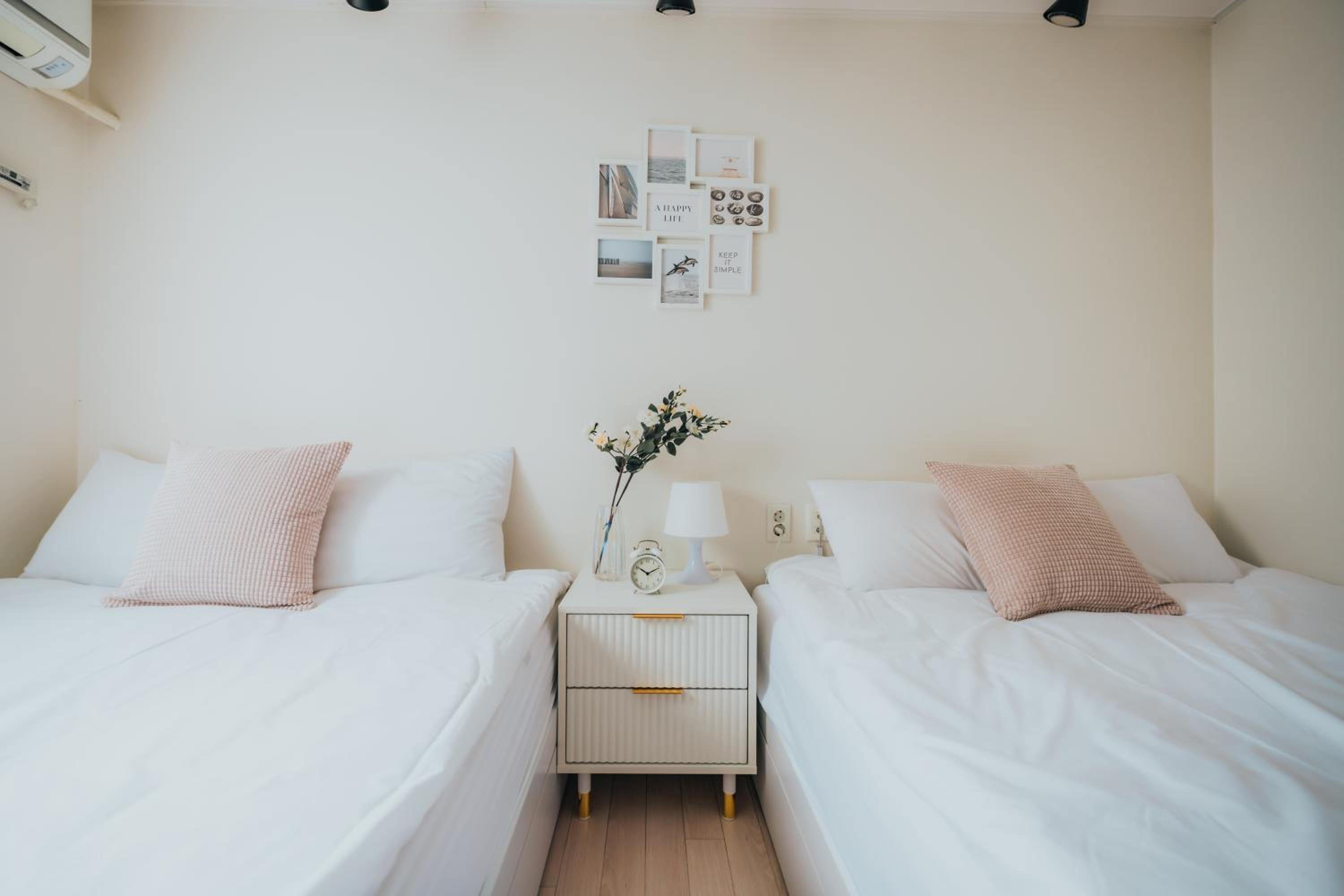 Family Twin Room - Photo 6