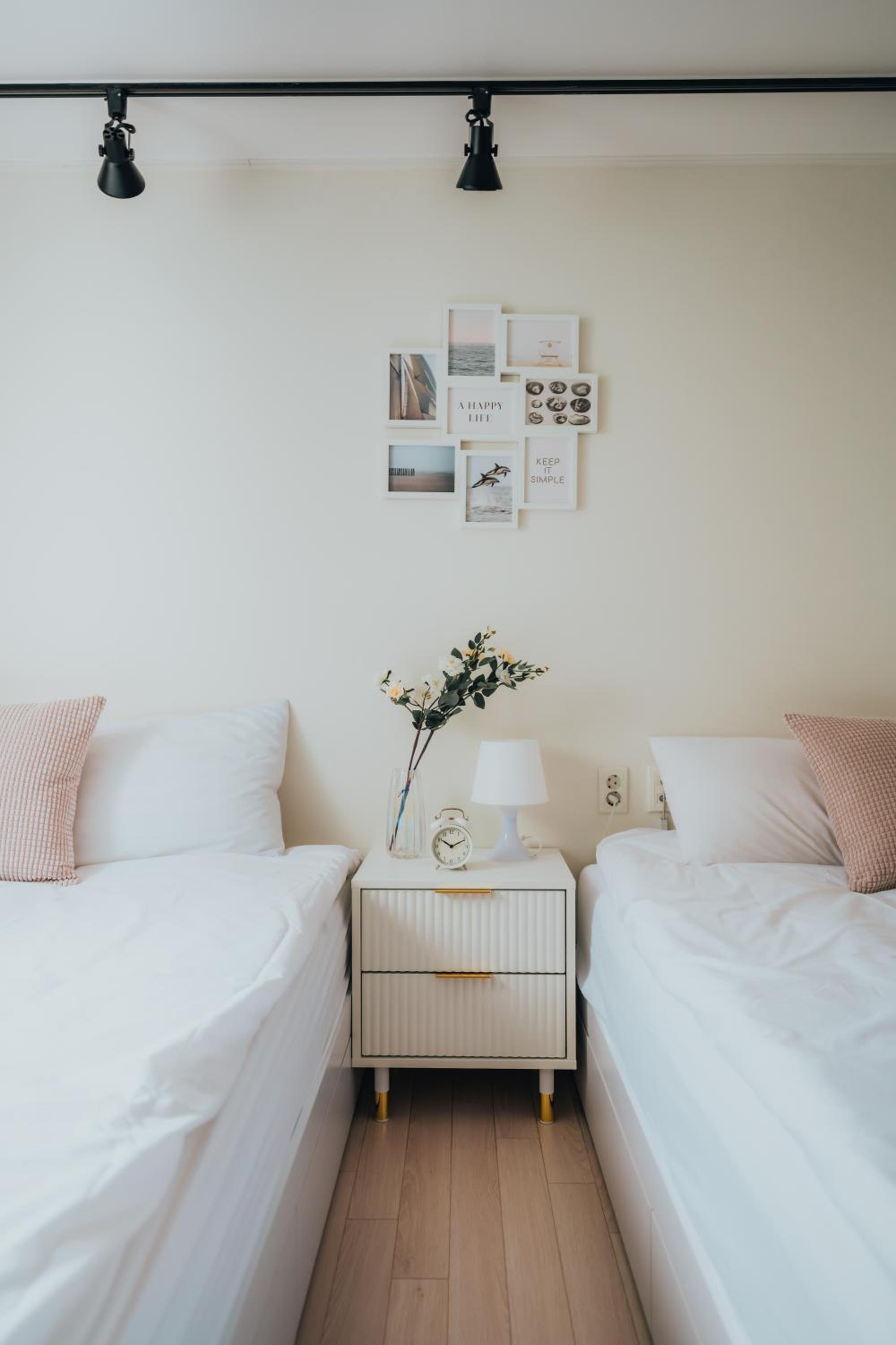 Family Twin Room - Photo 11