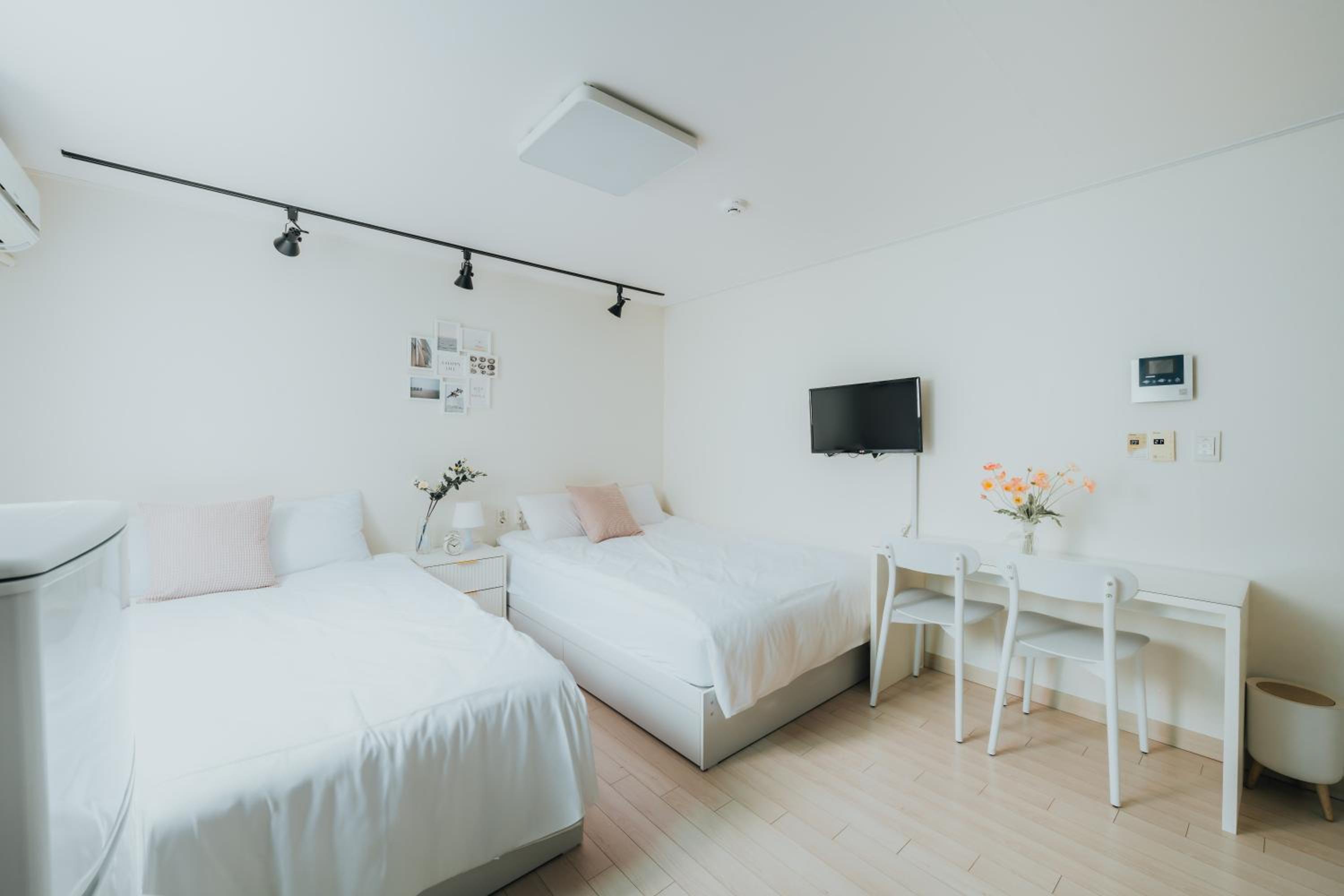 Family Twin Room - Photo 7