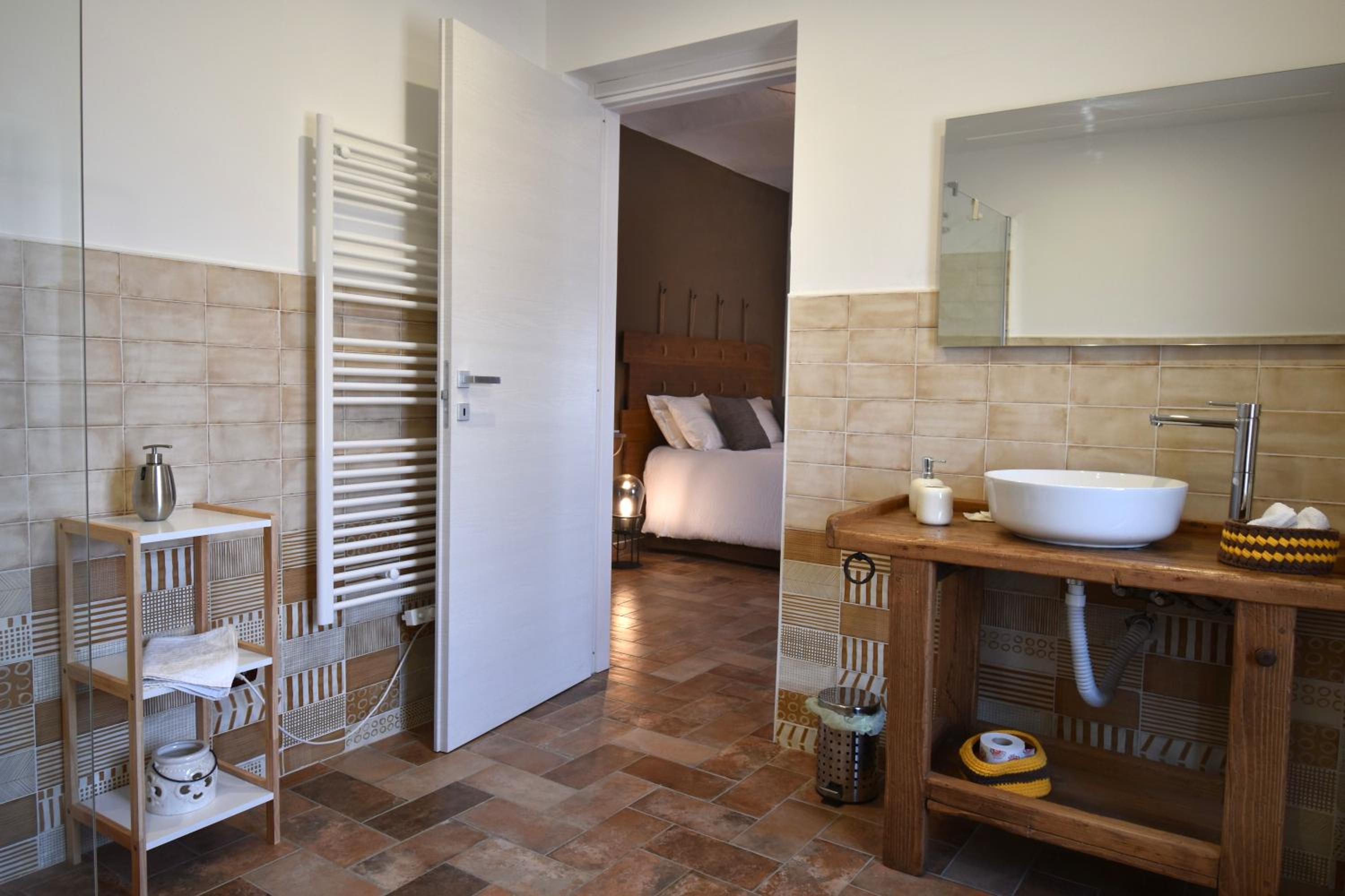 Deluxe Double Room - Photo 29