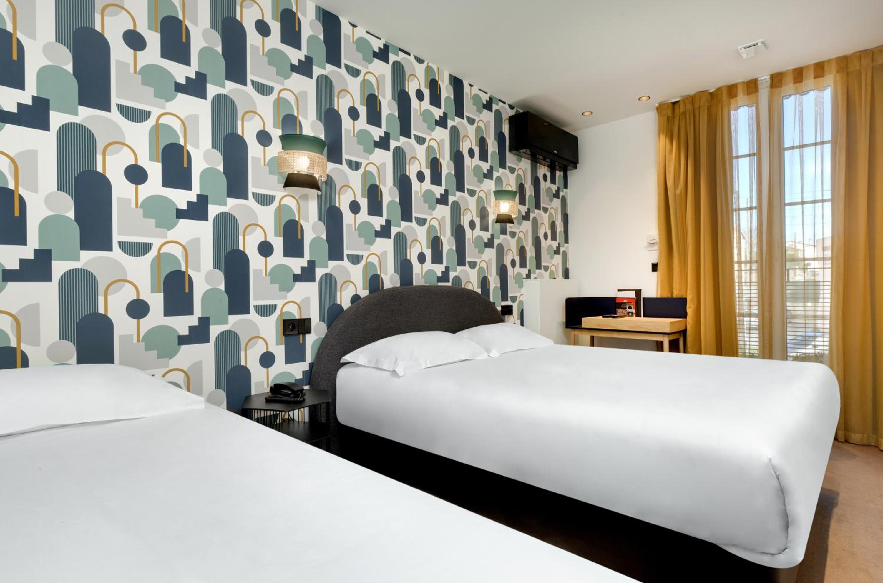 Deluxe Room - Photo 6