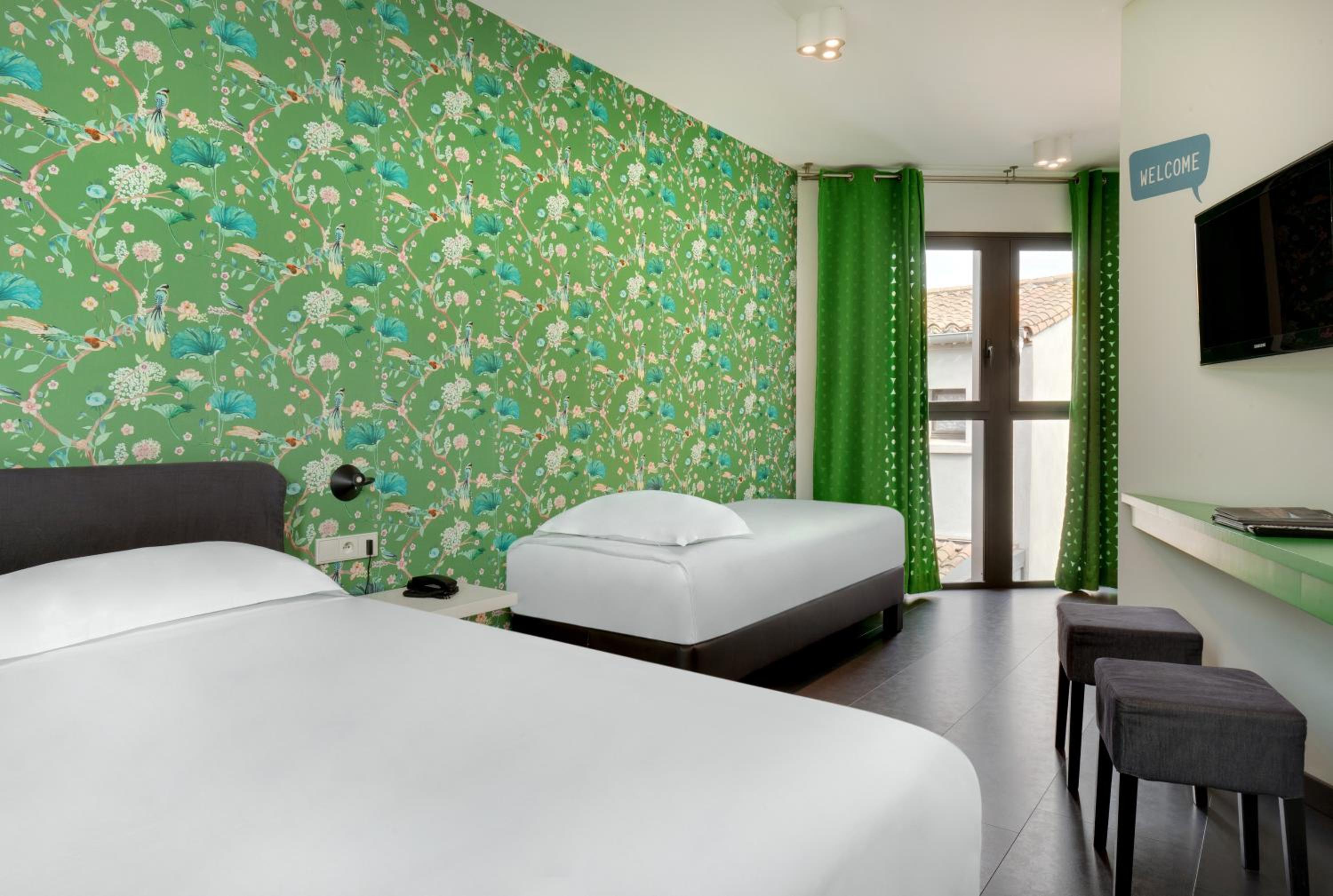 Deluxe Room - Photo 7