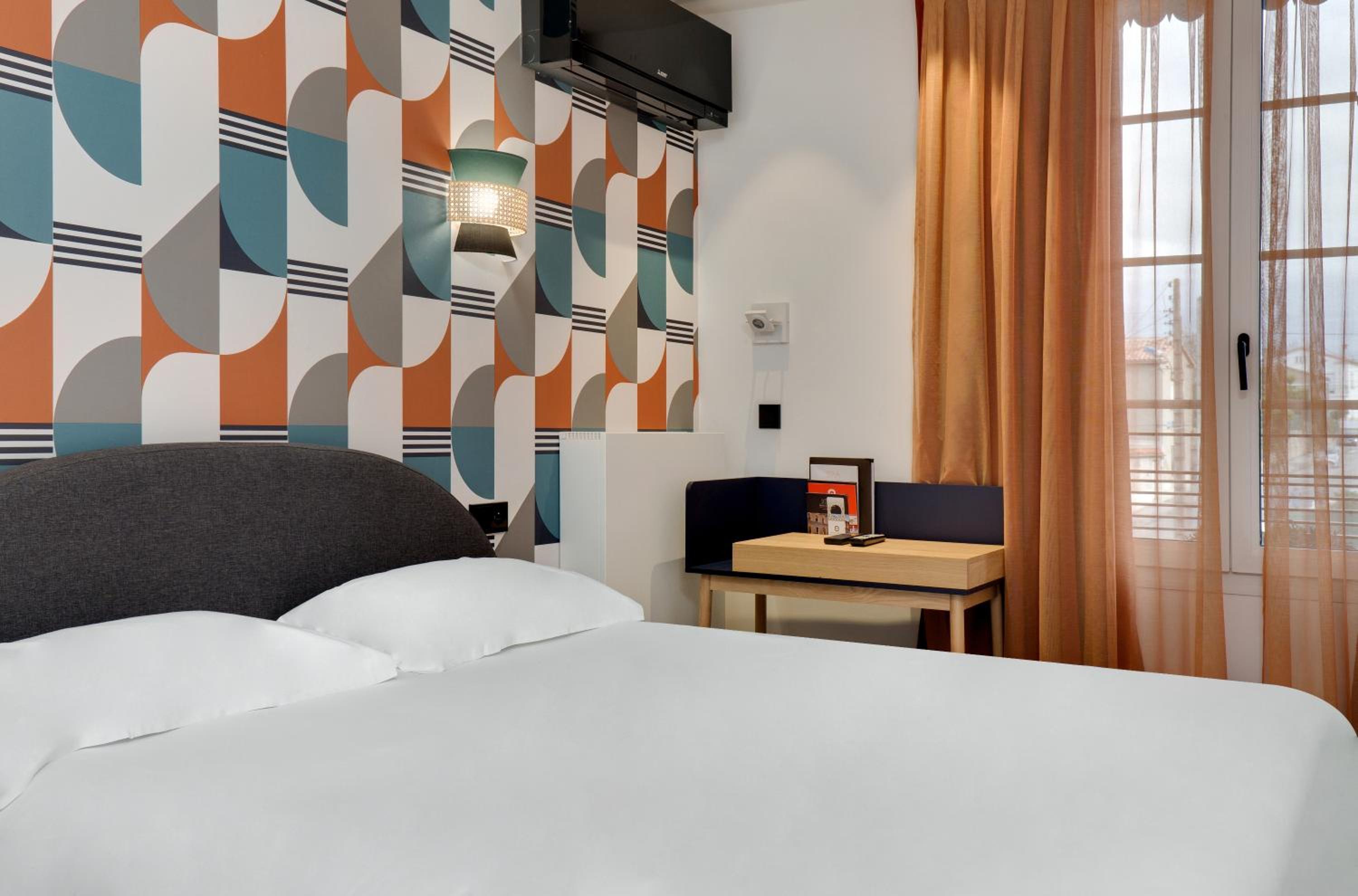 Deluxe Room - Photo 8