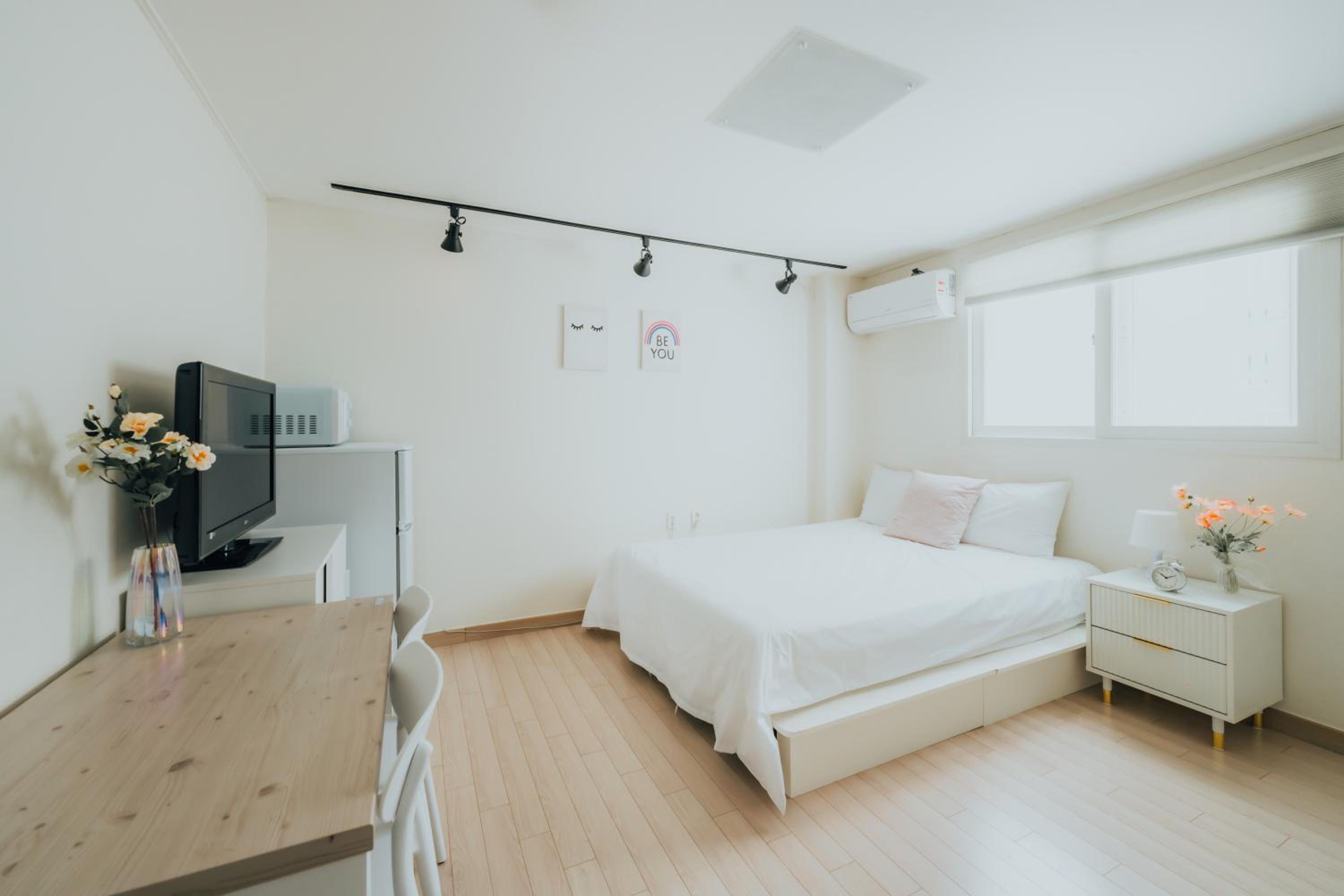 Double Room - Photo 8