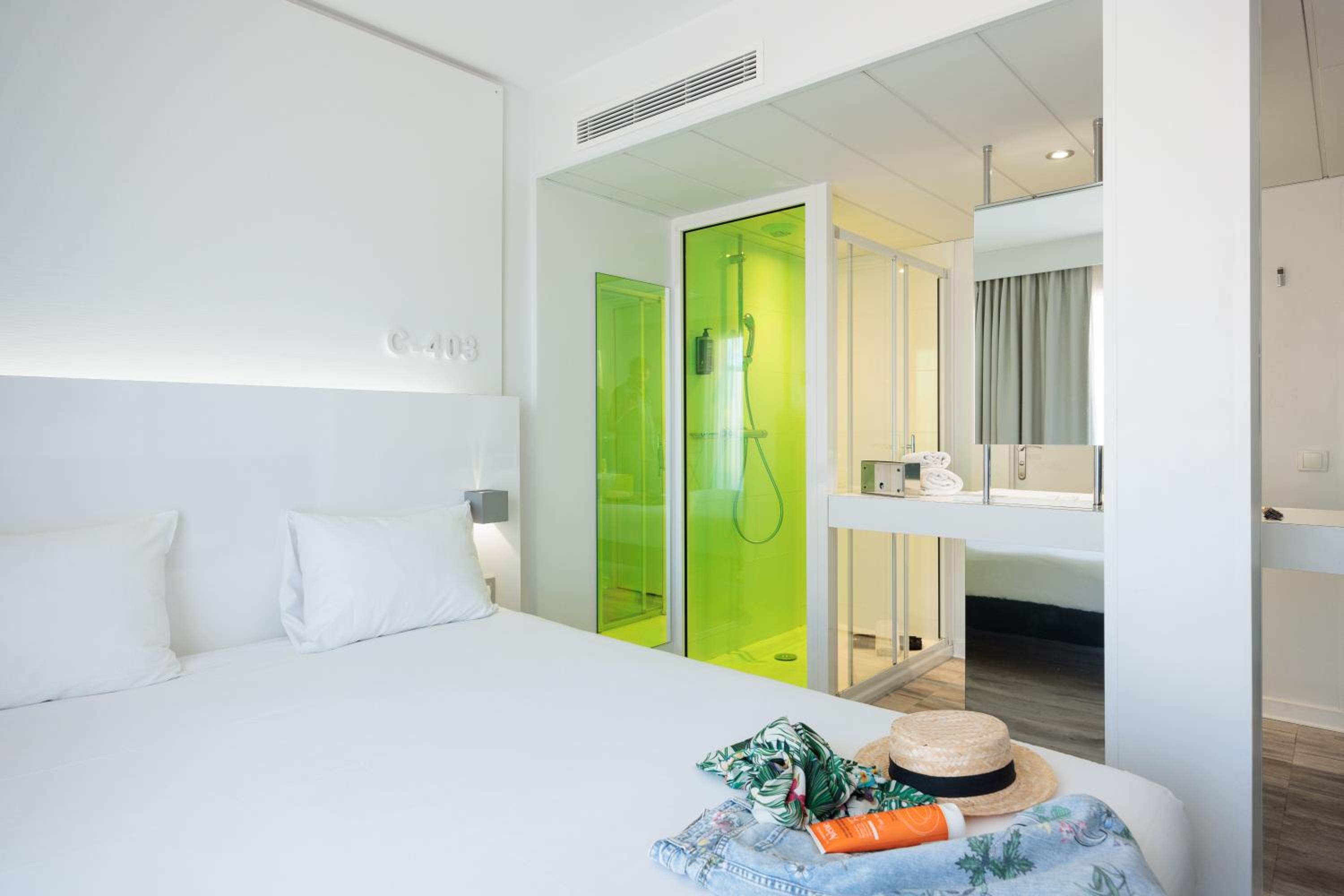 Classic Double Room - Photo 12