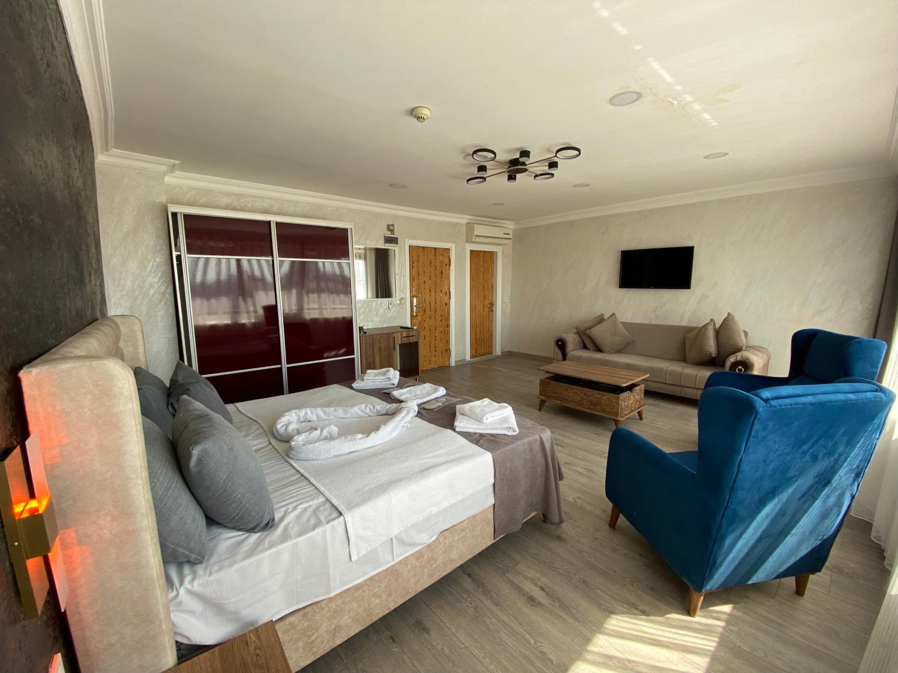 Suite with Balcony photo 2