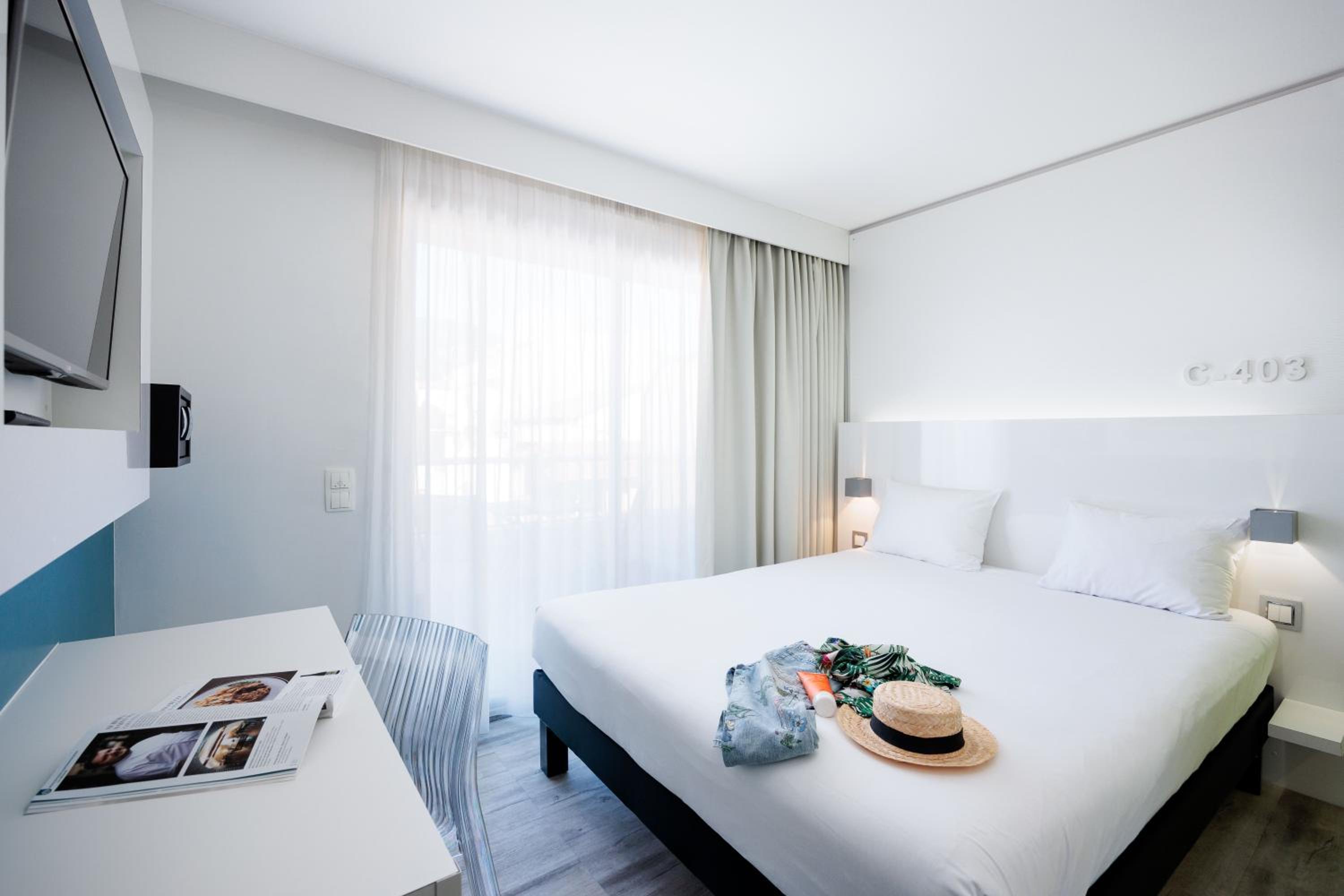 Classic Double Room - Photo 14