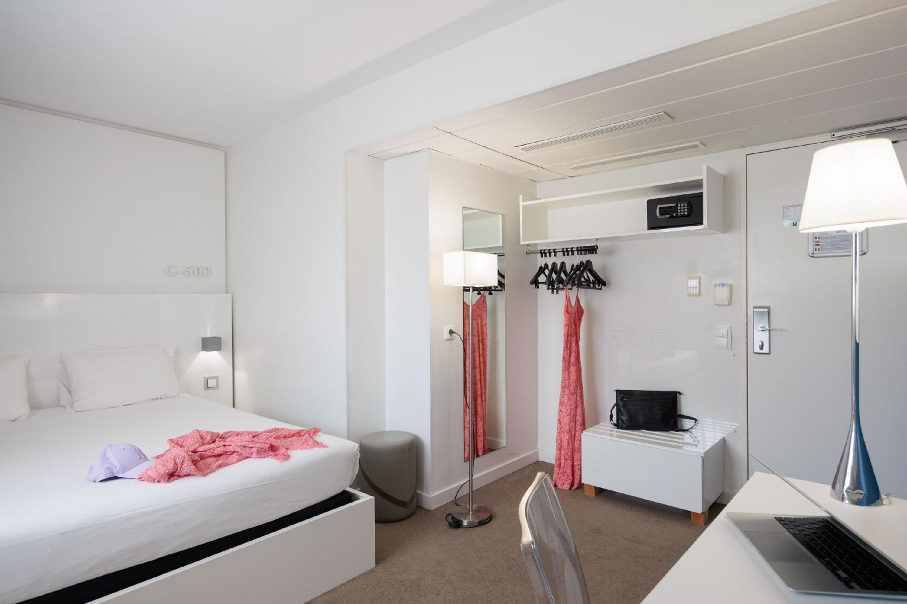 Classic Double Room - Photo 11