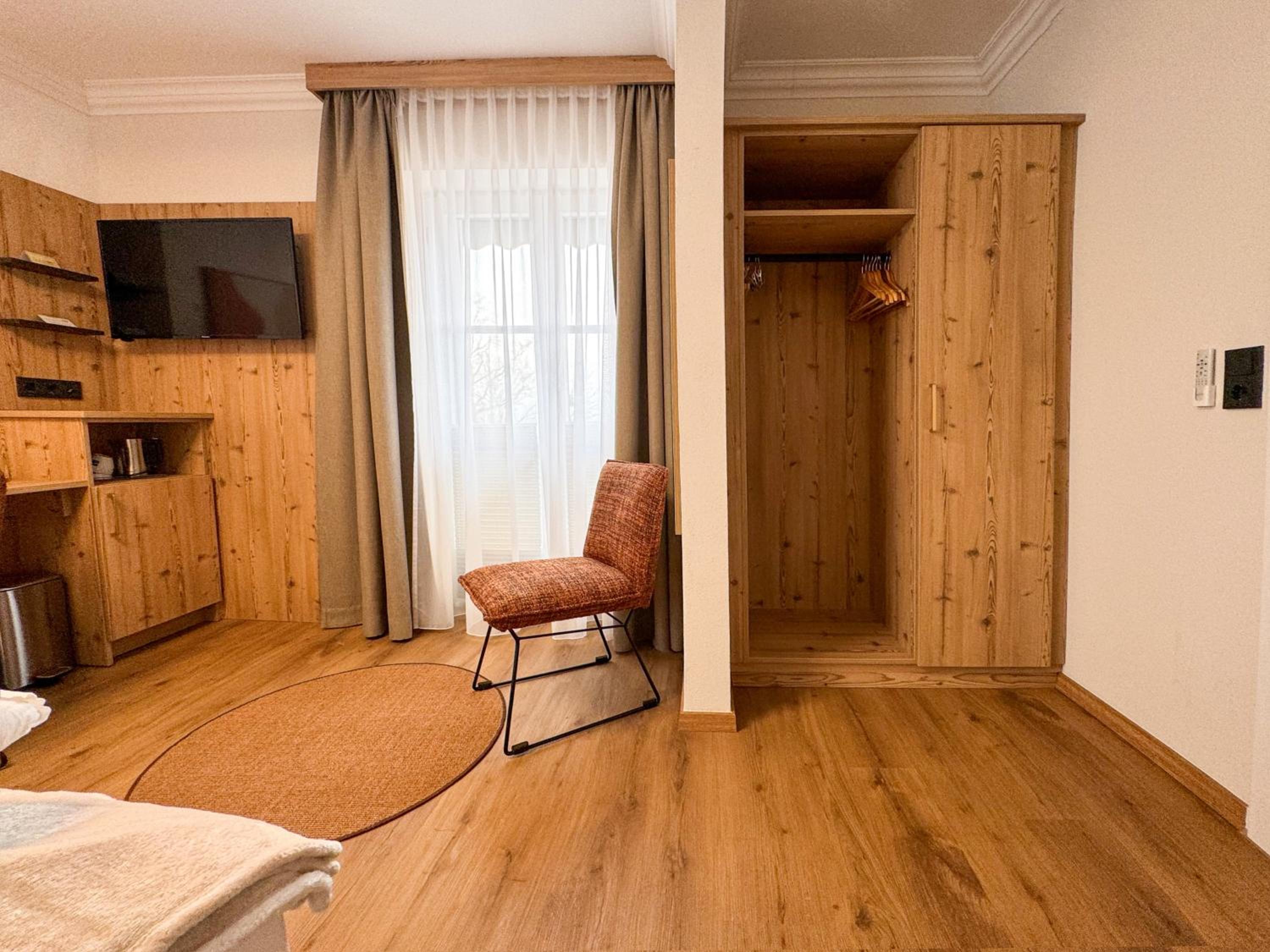 Double or Twin Room with Balcony and lake view