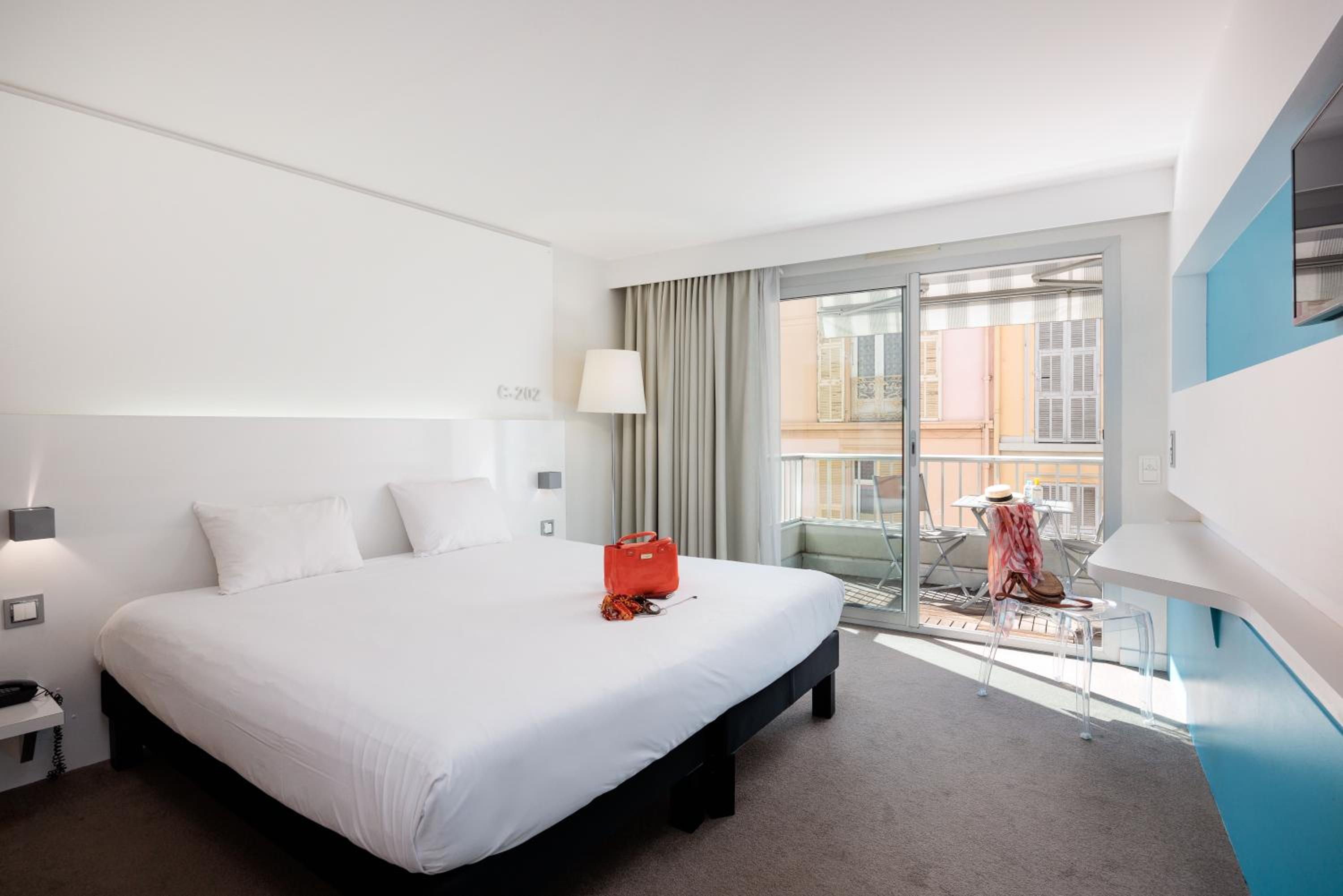 Twin Room - Photo 11