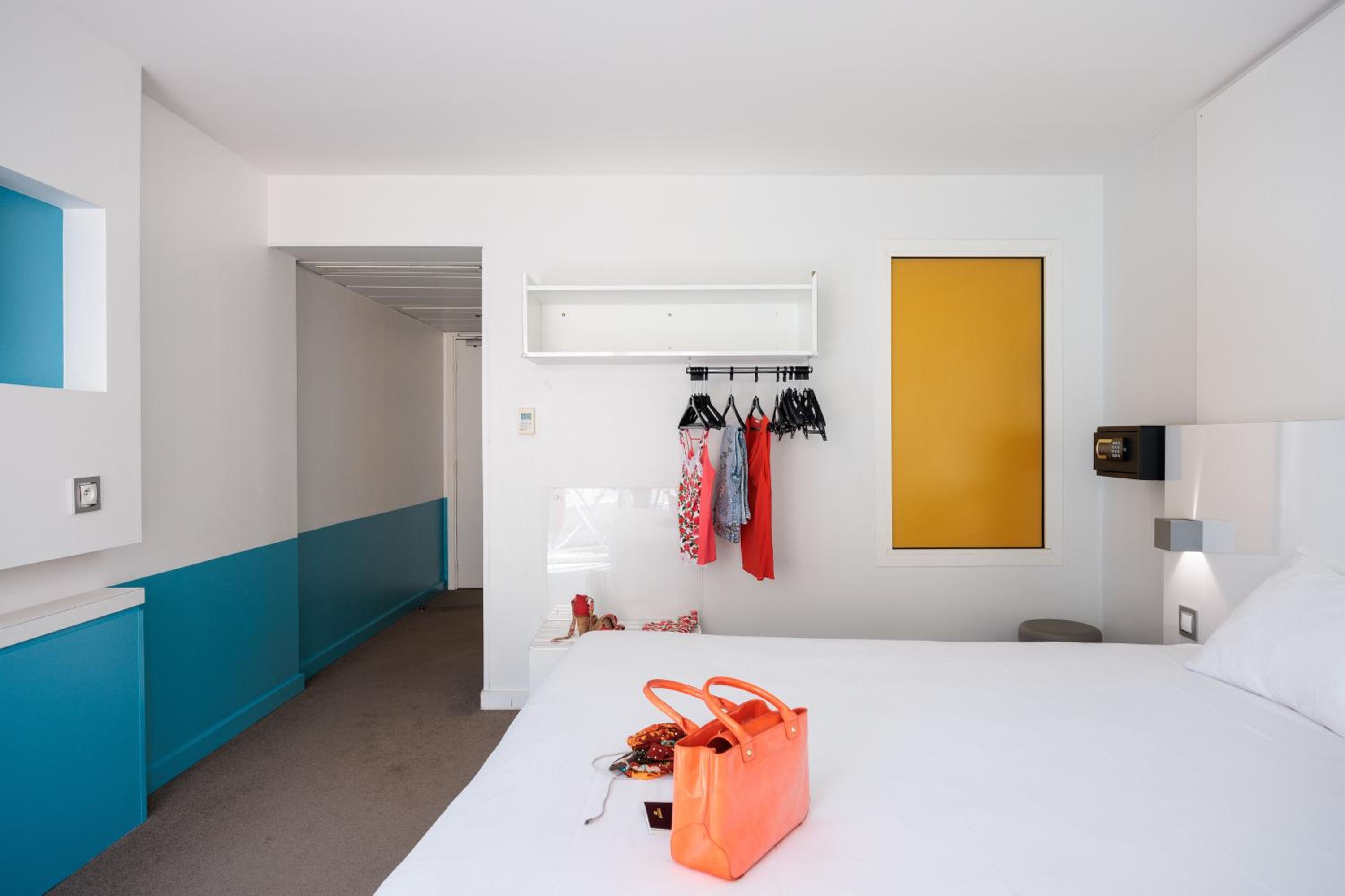 Twin Room - Photo 9