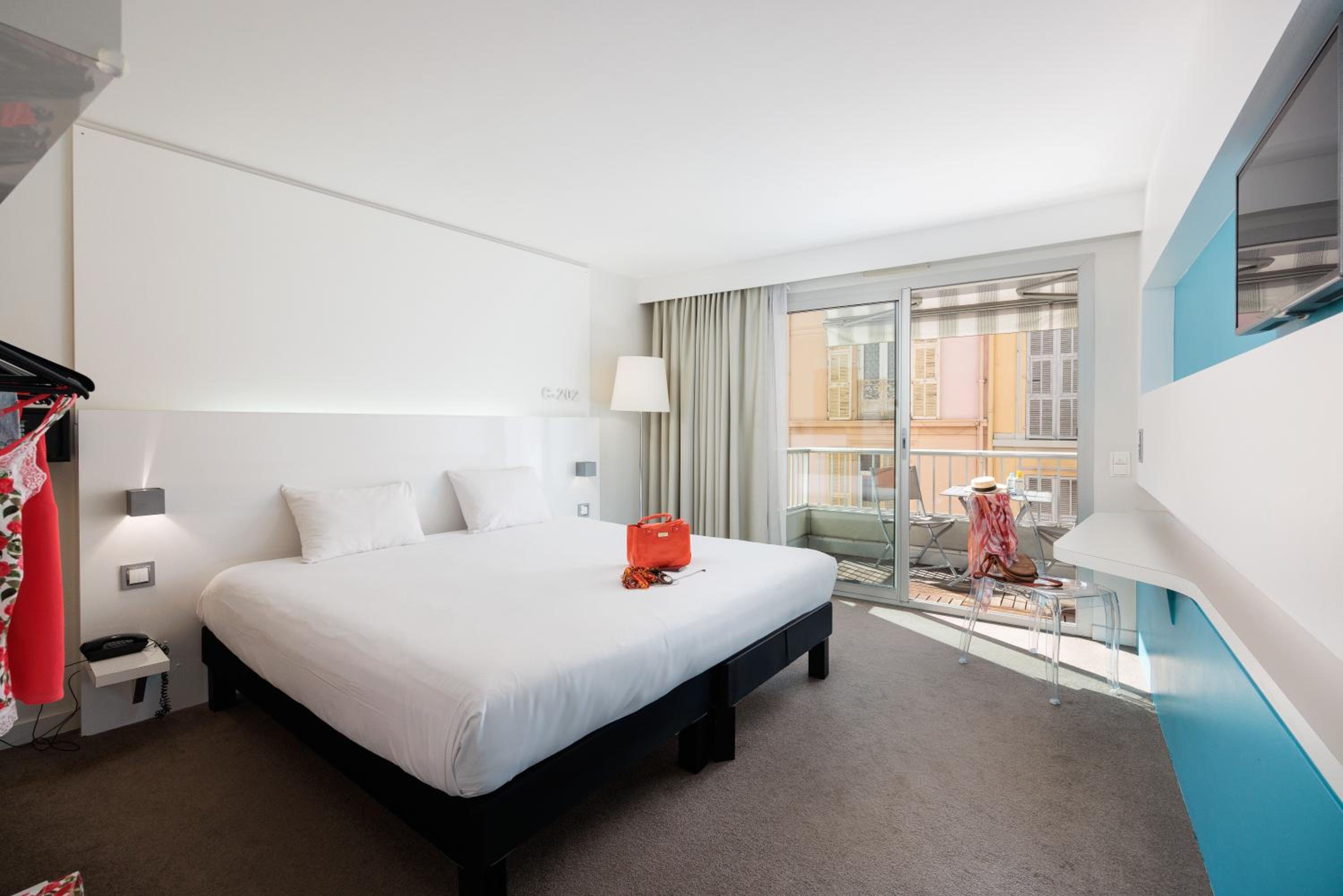 Twin Room - Photo 7