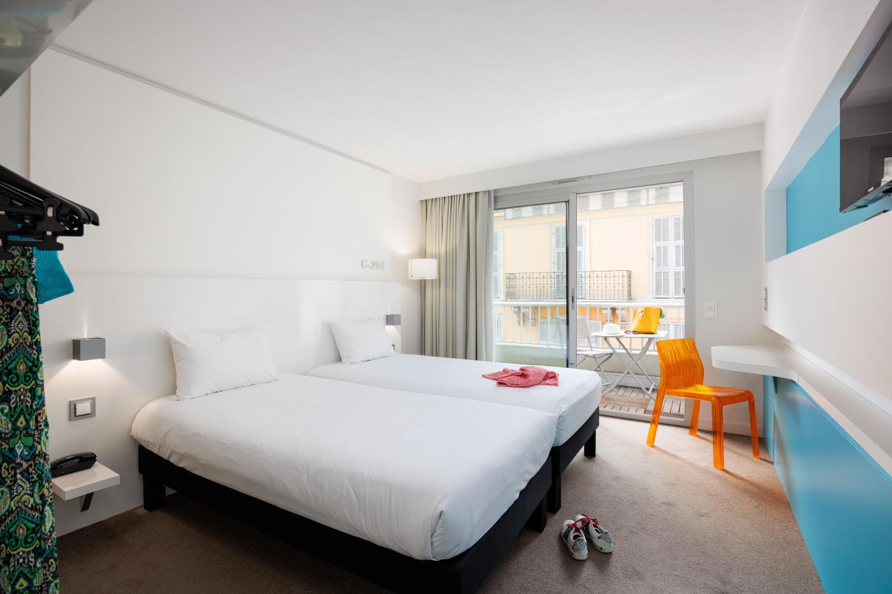 Twin Room - Photo 6
