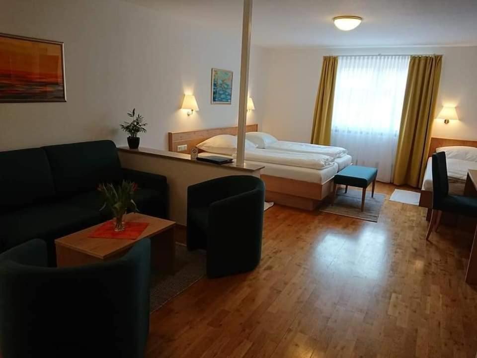 Standard Family Room - Photo 4