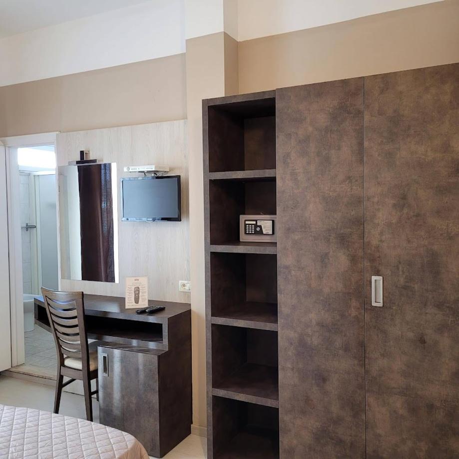 Superior Double Room with Balcony and Partial Sea View photo 3